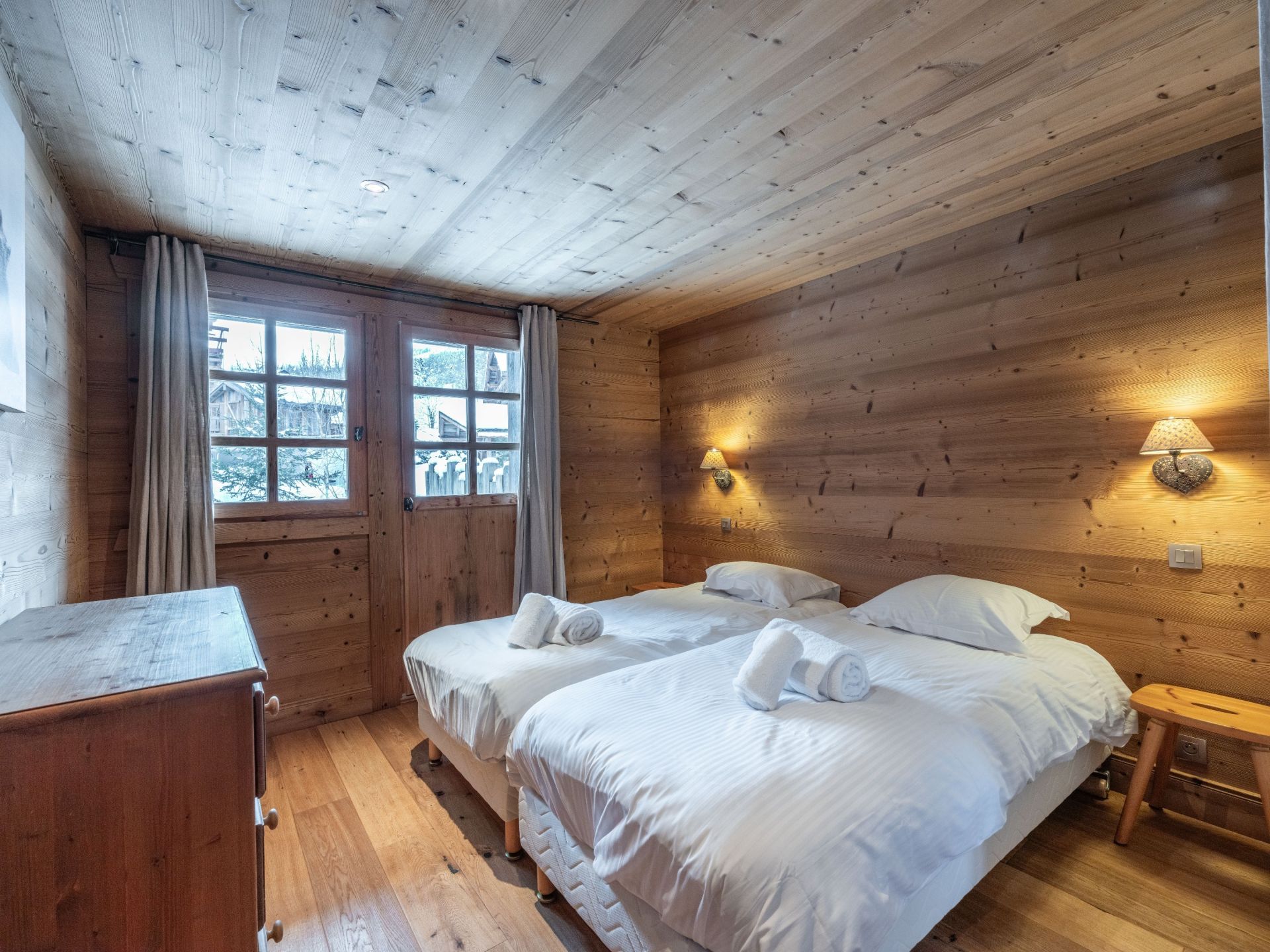 luxury chalet 8 Rooms for sale on MERIBEL LES ALLUES (73550)