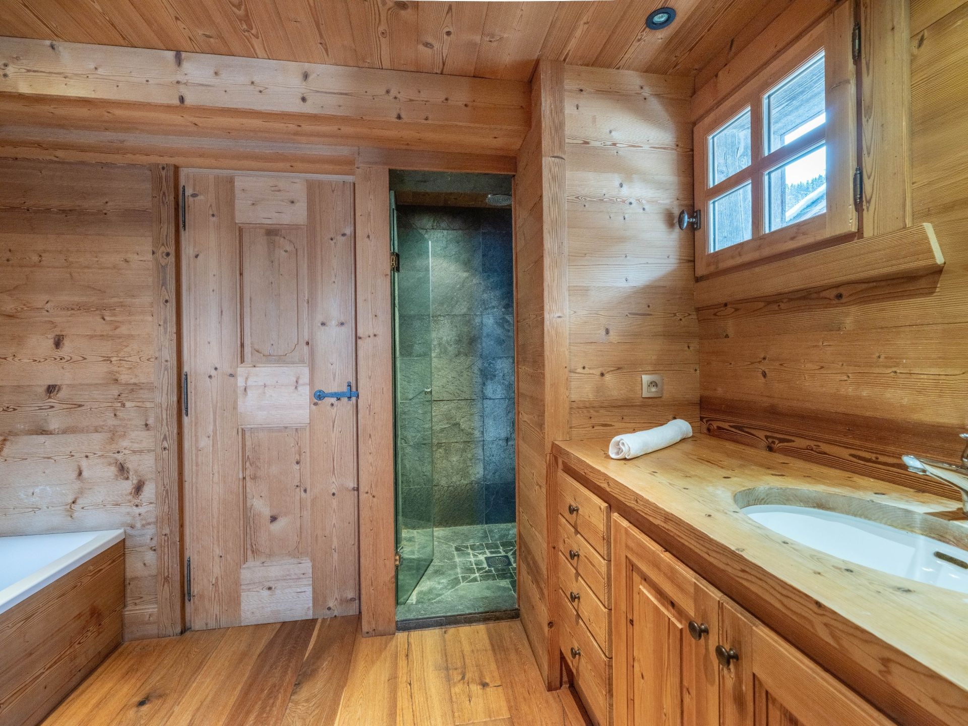 luxury chalet 8 Rooms for sale on MERIBEL LES ALLUES (73550)