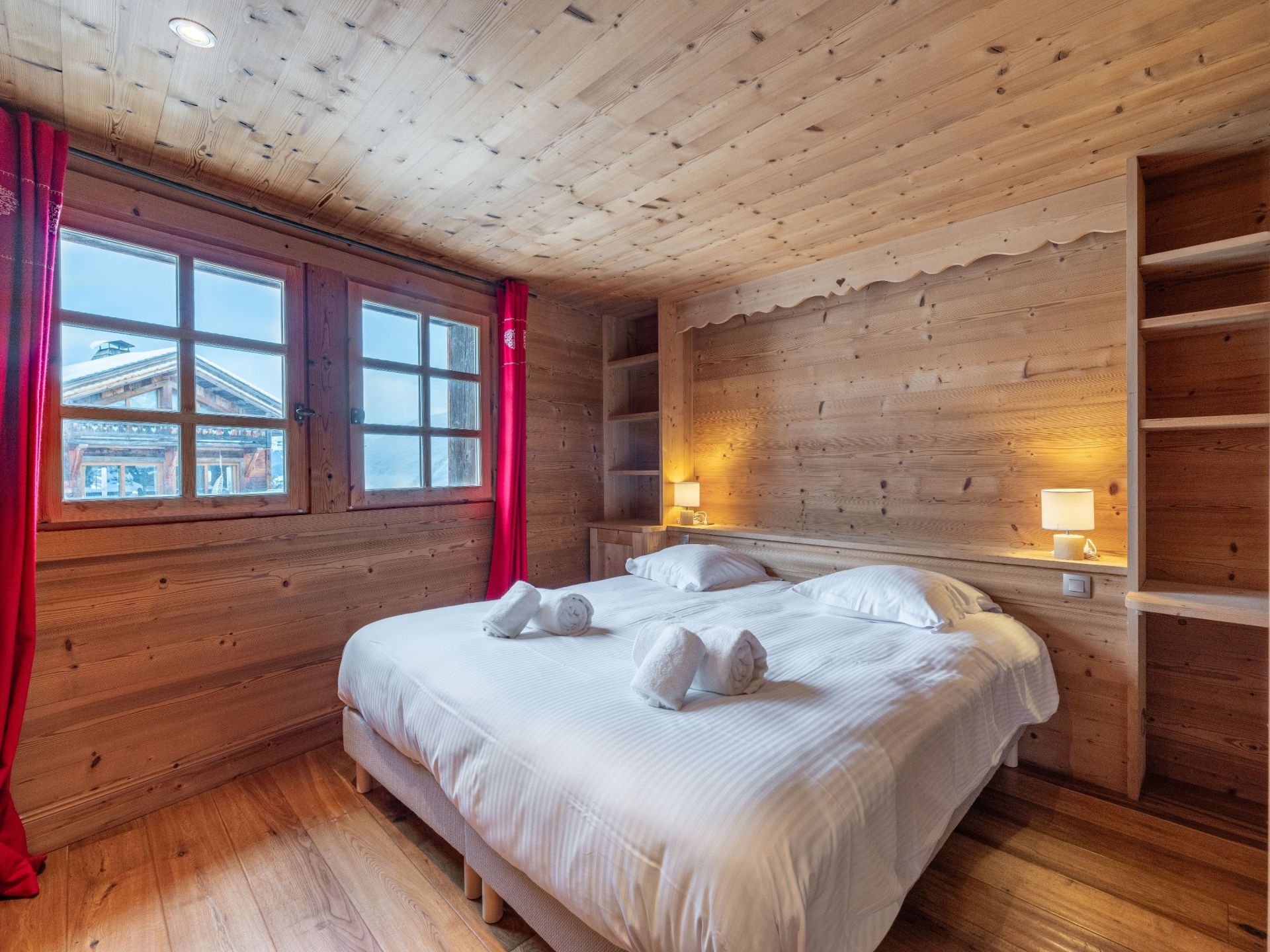 luxury chalet 8 Rooms for sale on MERIBEL LES ALLUES (73550)