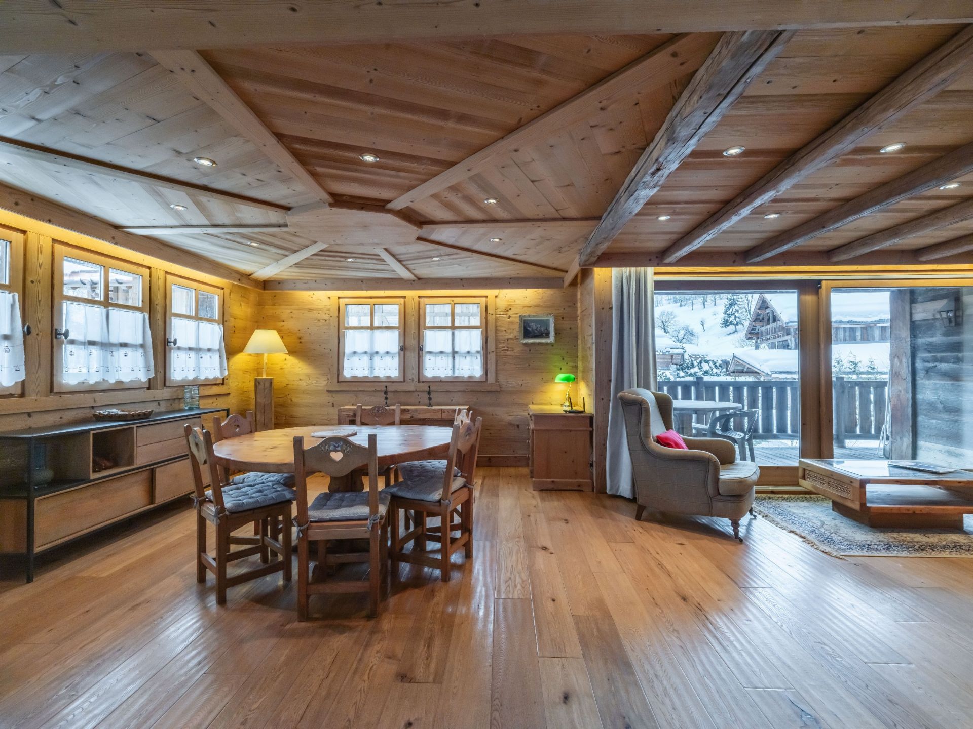 luxury chalet 8 Rooms for sale on MERIBEL LES ALLUES (73550)