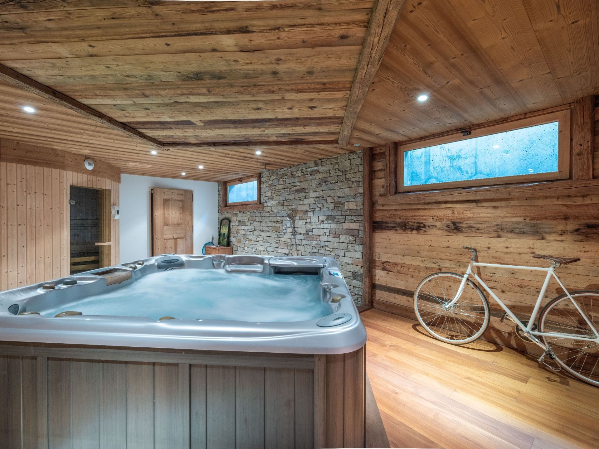 luxury chalet 8 Rooms for sale on MERIBEL LES ALLUES (73550)