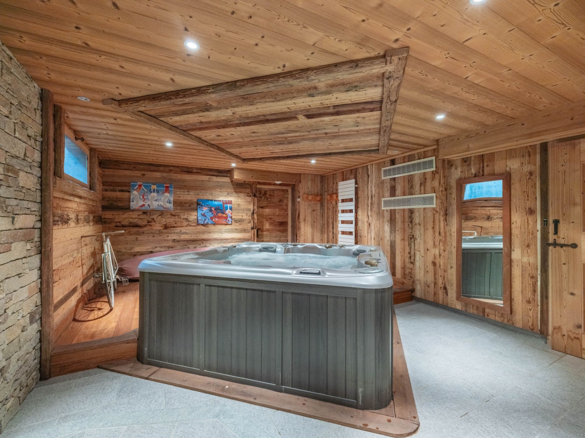 luxury chalet 8 Rooms for sale on MERIBEL LES ALLUES (73550)