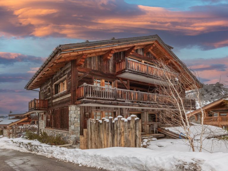 luxury chalet 8 Rooms for sale on MERIBEL LES ALLUES (73550)