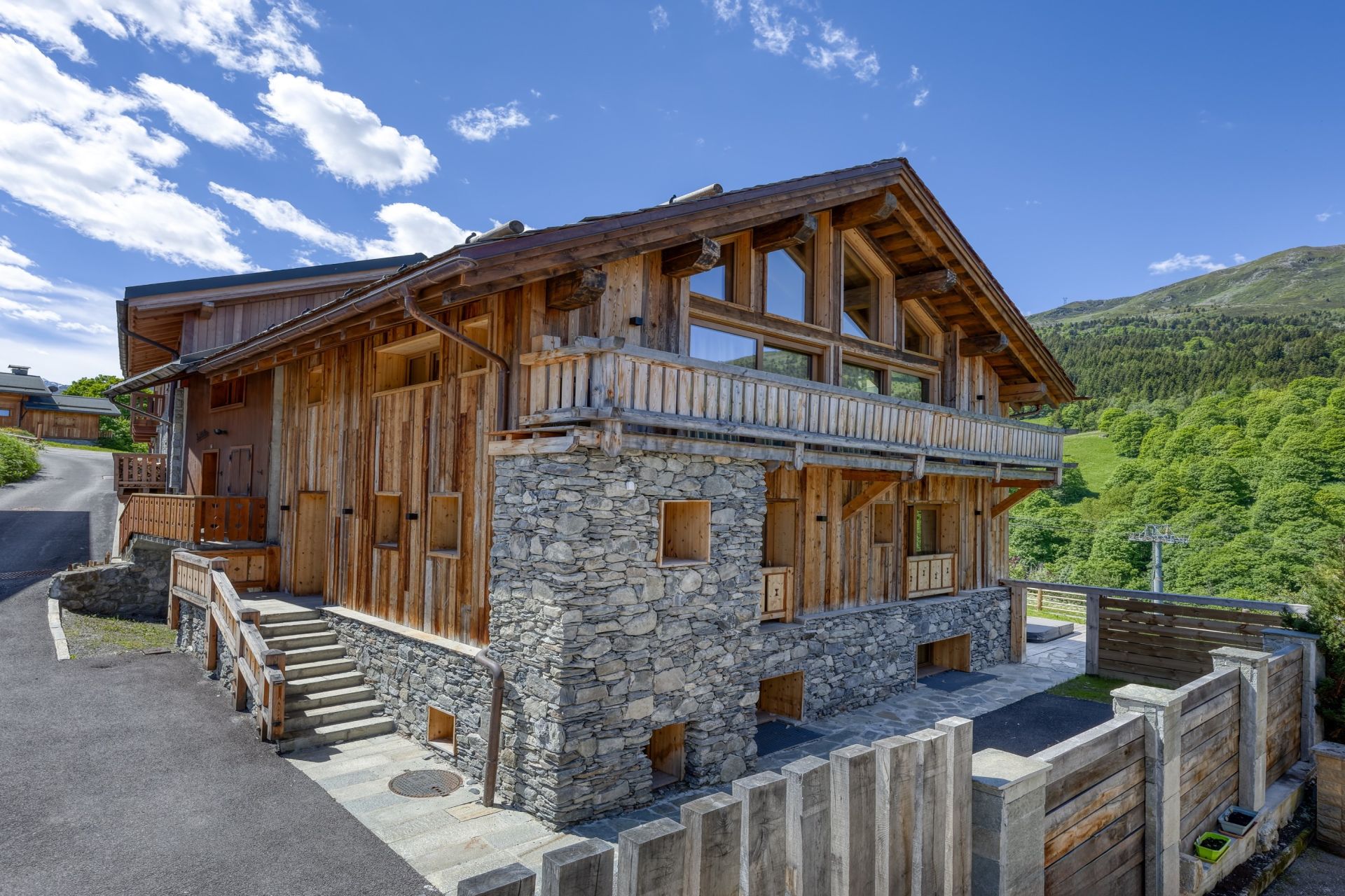 luxury chalet 8 Rooms for seasonal rent on MERIBEL LES ALLUES (73550)
