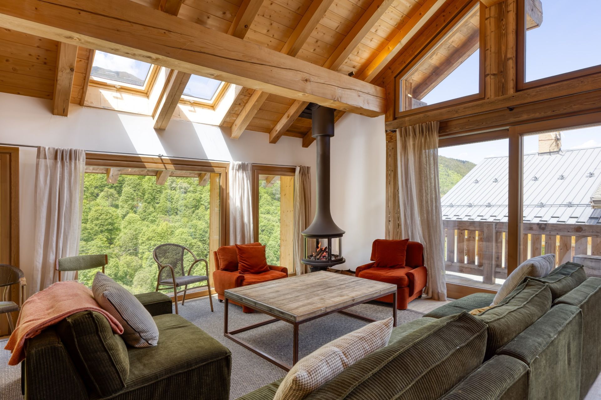 luxury chalet 8 Rooms for seasonal rent on MERIBEL LES ALLUES (73550)