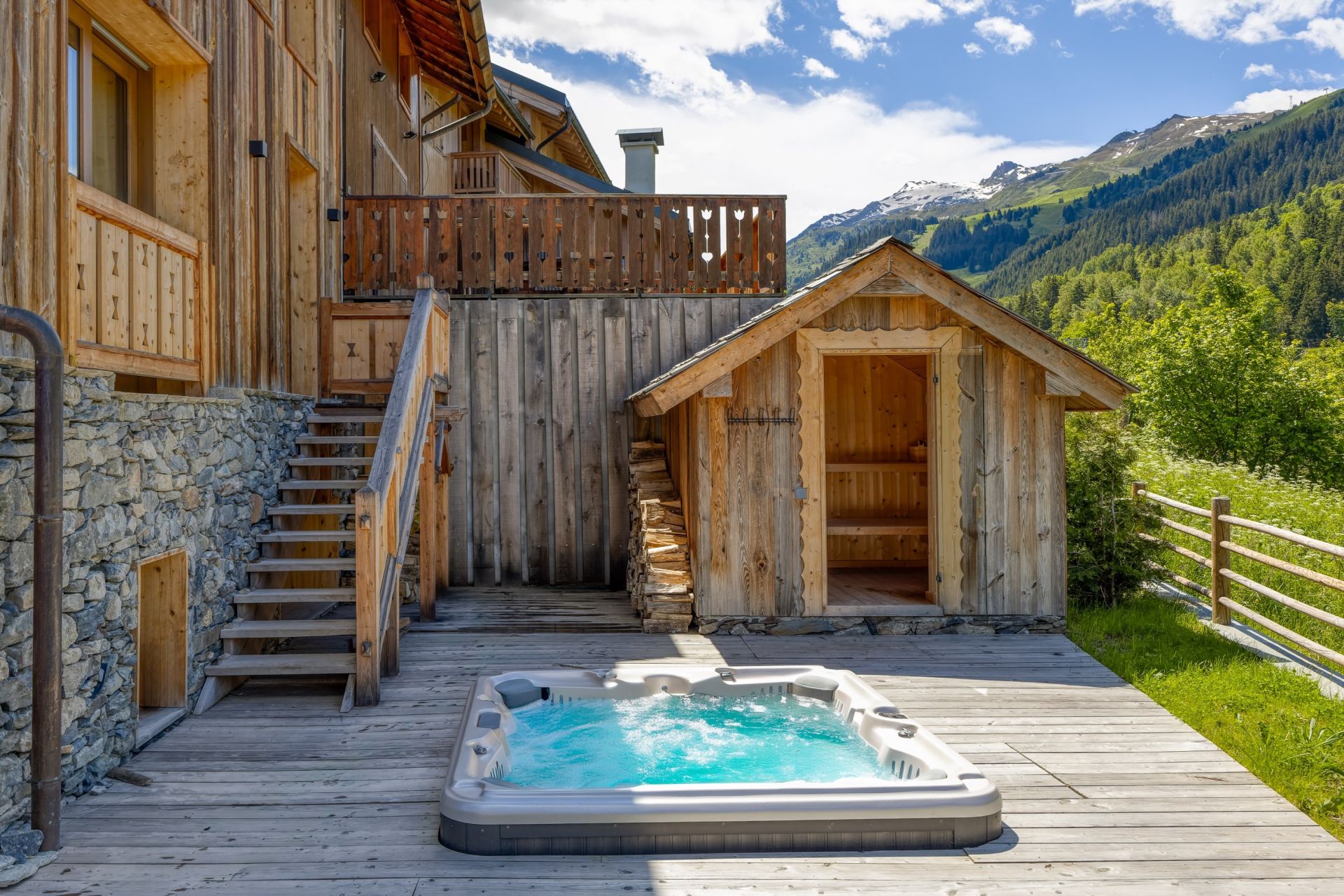 luxury chalet 8 Rooms for seasonal rent on MERIBEL LES ALLUES (73550)