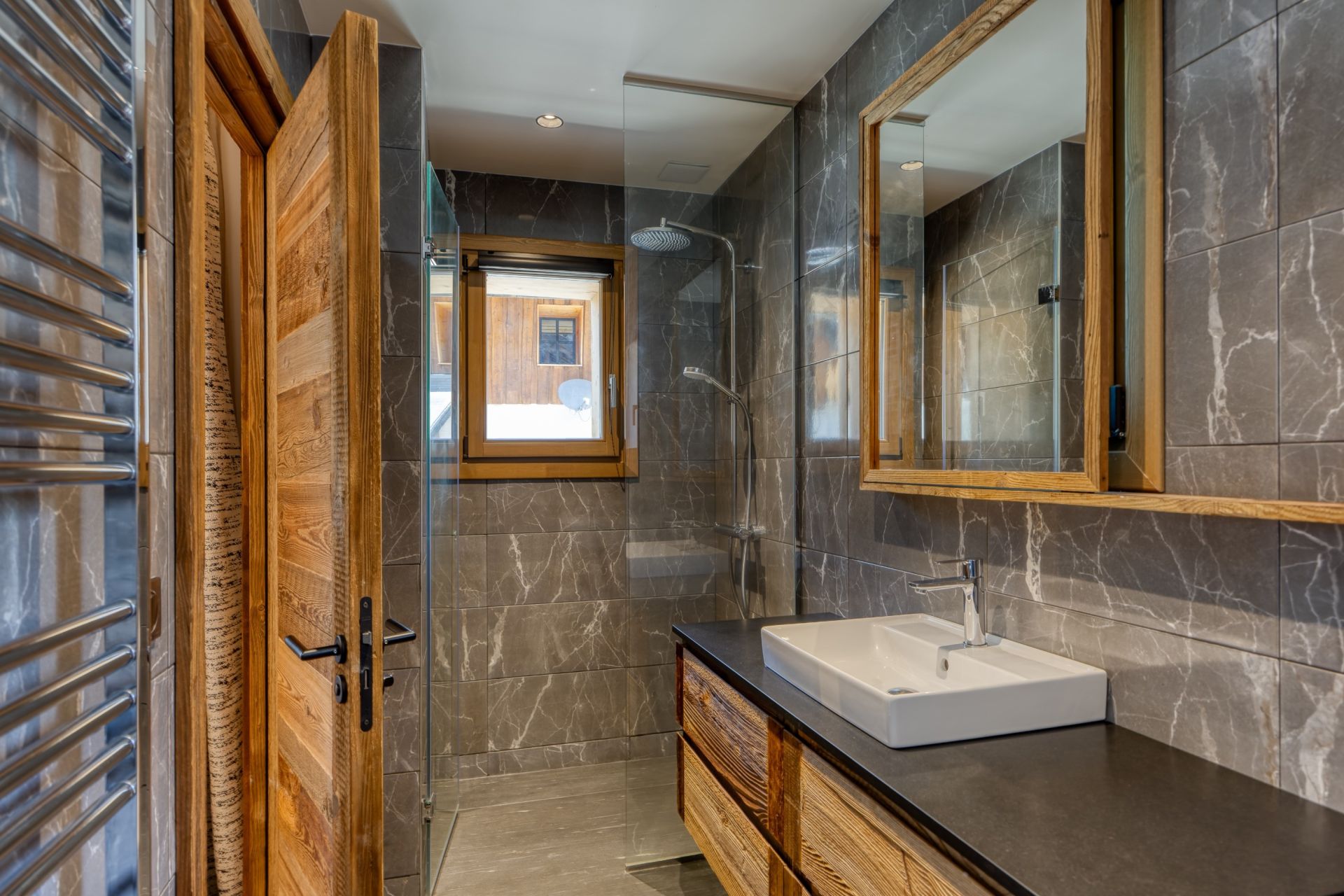 luxury chalet 8 Rooms for seasonal rent on MERIBEL LES ALLUES (73550)