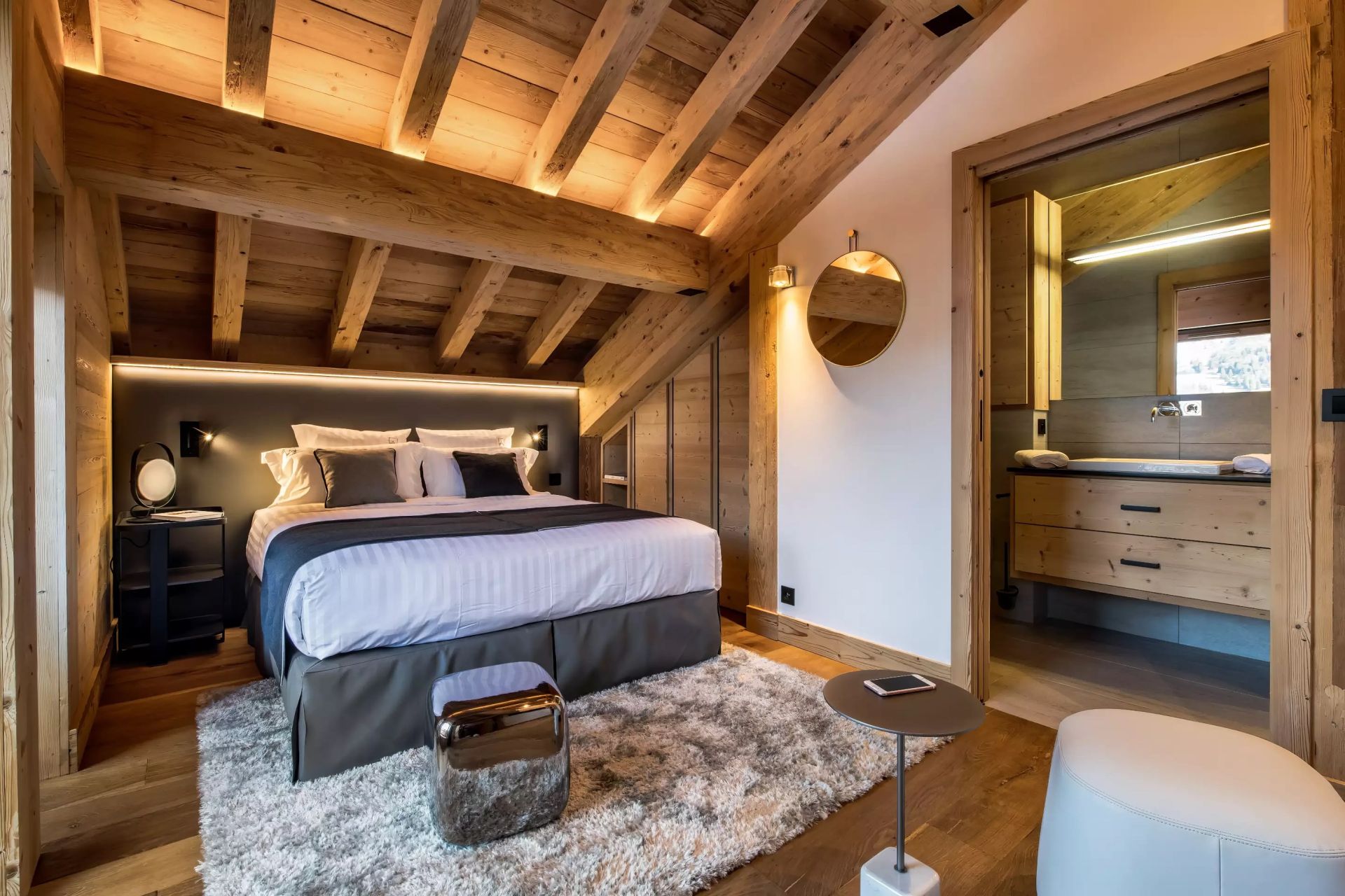 luxury chalet 8 Rooms for seasonal rent on MERIBEL LES ALLUES (73550)