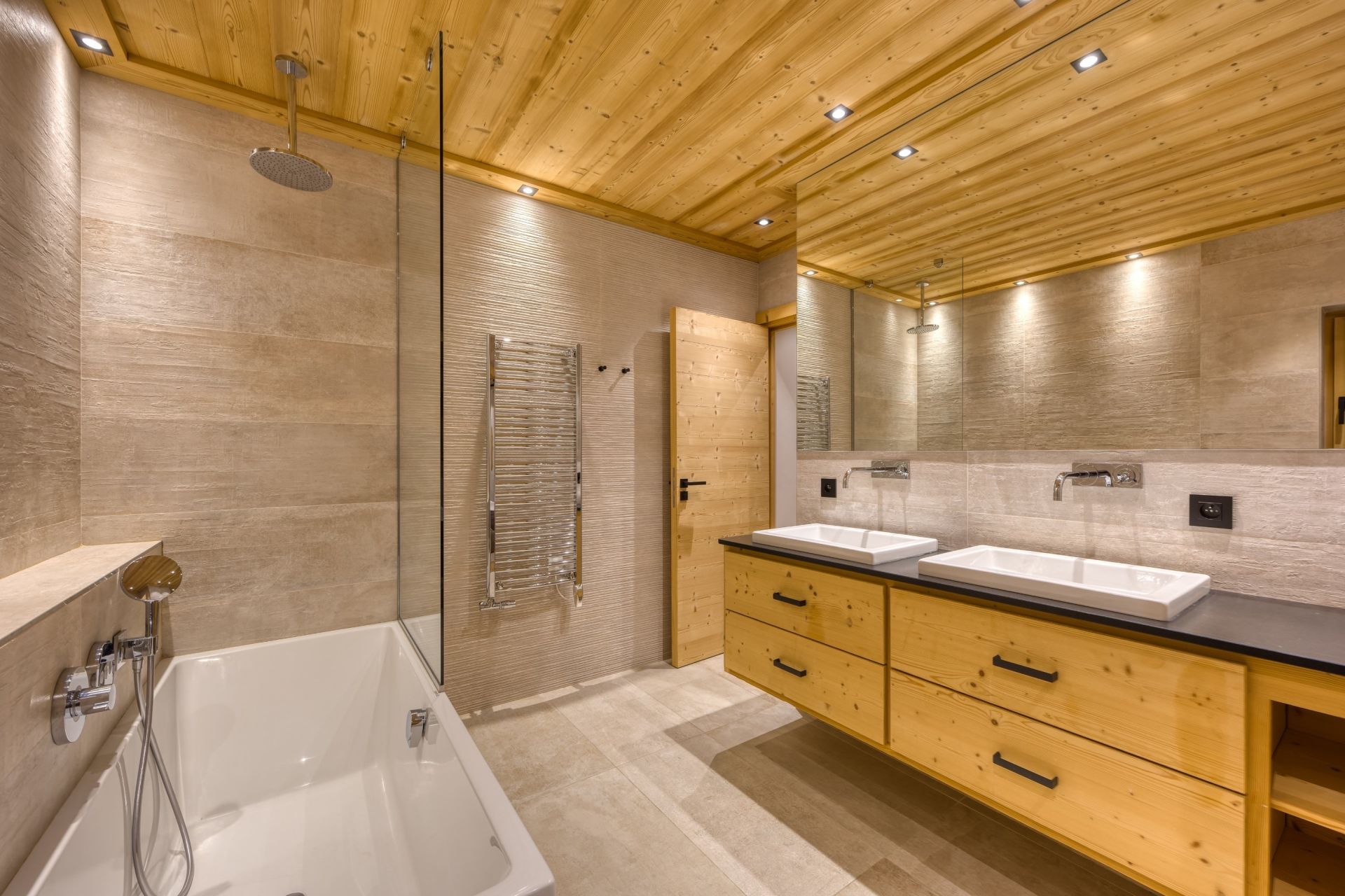 luxury chalet 8 Rooms for seasonal rent on MERIBEL LES ALLUES (73550)