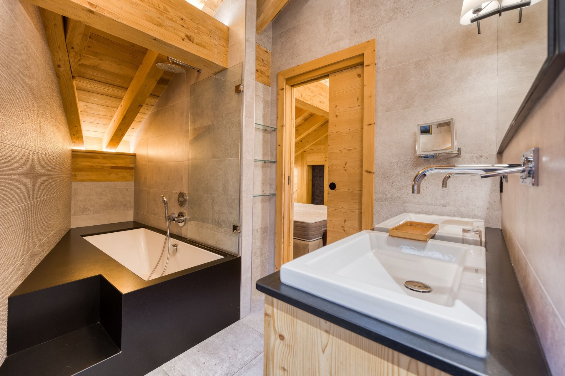 luxury chalet 8 Rooms for seasonal rent on MERIBEL LES ALLUES (73550)
