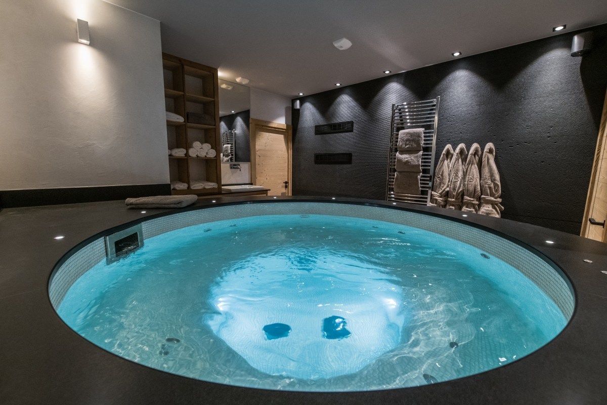 luxury chalet 8 Rooms for seasonal rent on MERIBEL LES ALLUES (73550)