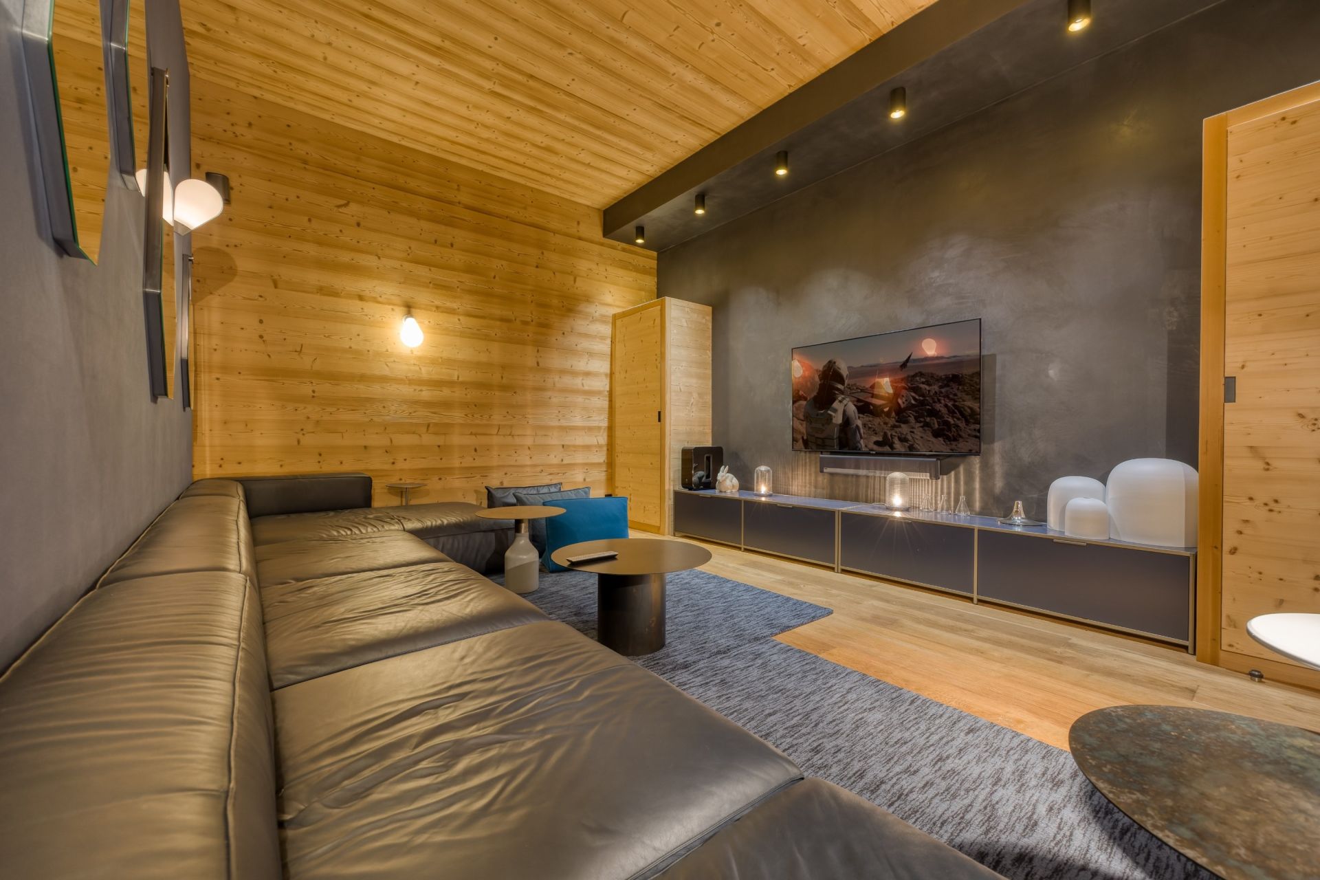 luxury chalet 8 Rooms for seasonal rent on MERIBEL LES ALLUES (73550)