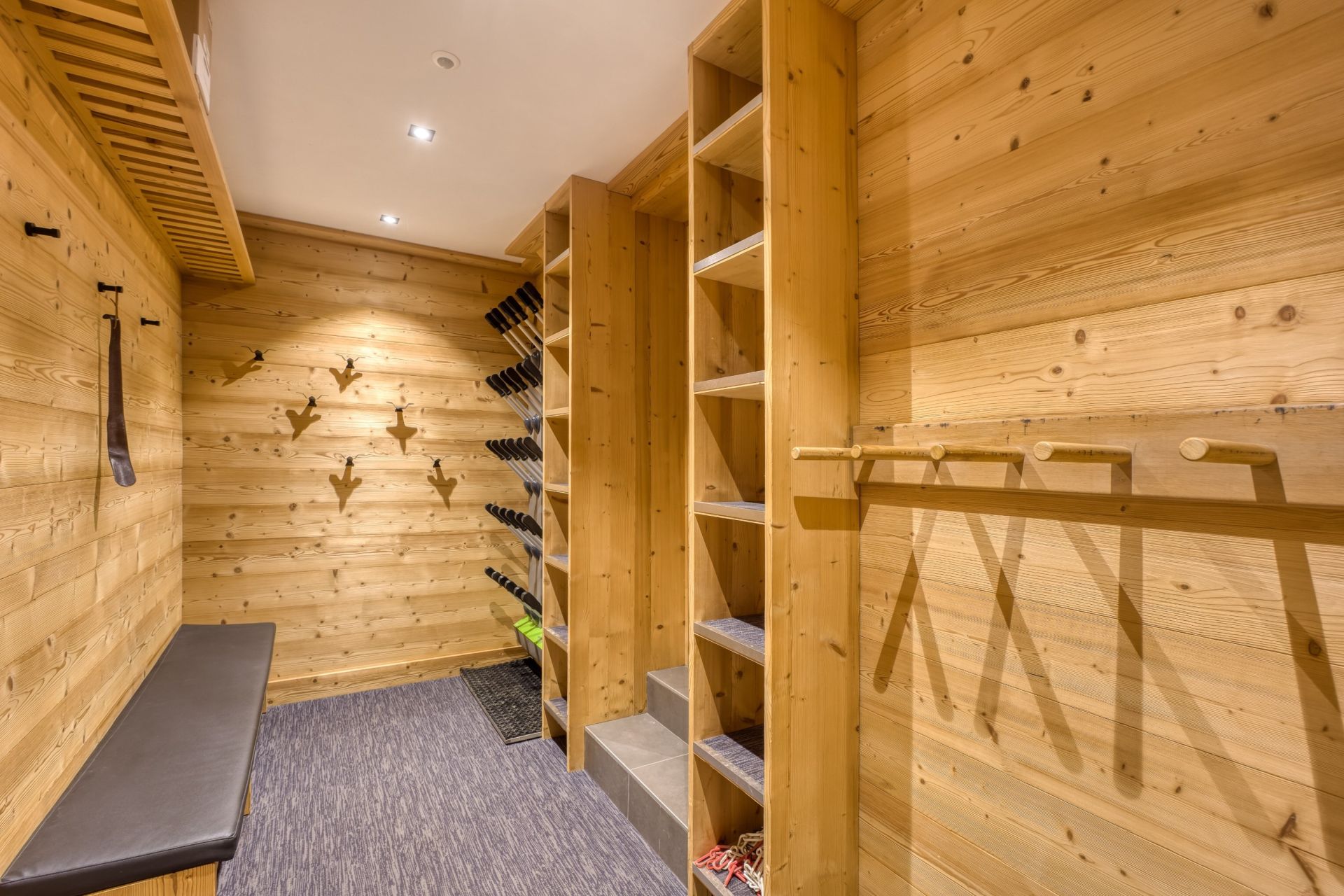 luxury chalet 8 Rooms for seasonal rent on MERIBEL LES ALLUES (73550)