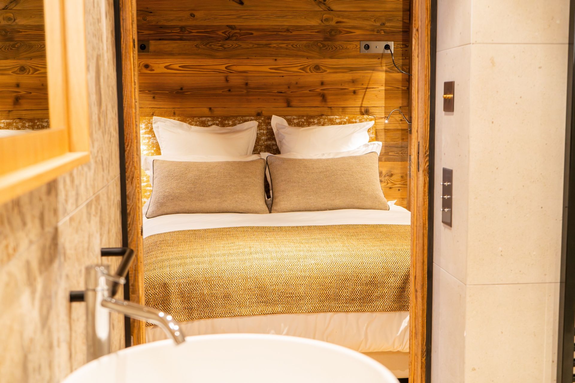 luxury apartment 5 Rooms for seasonal rent on MERIBEL LES ALLUES (73550)