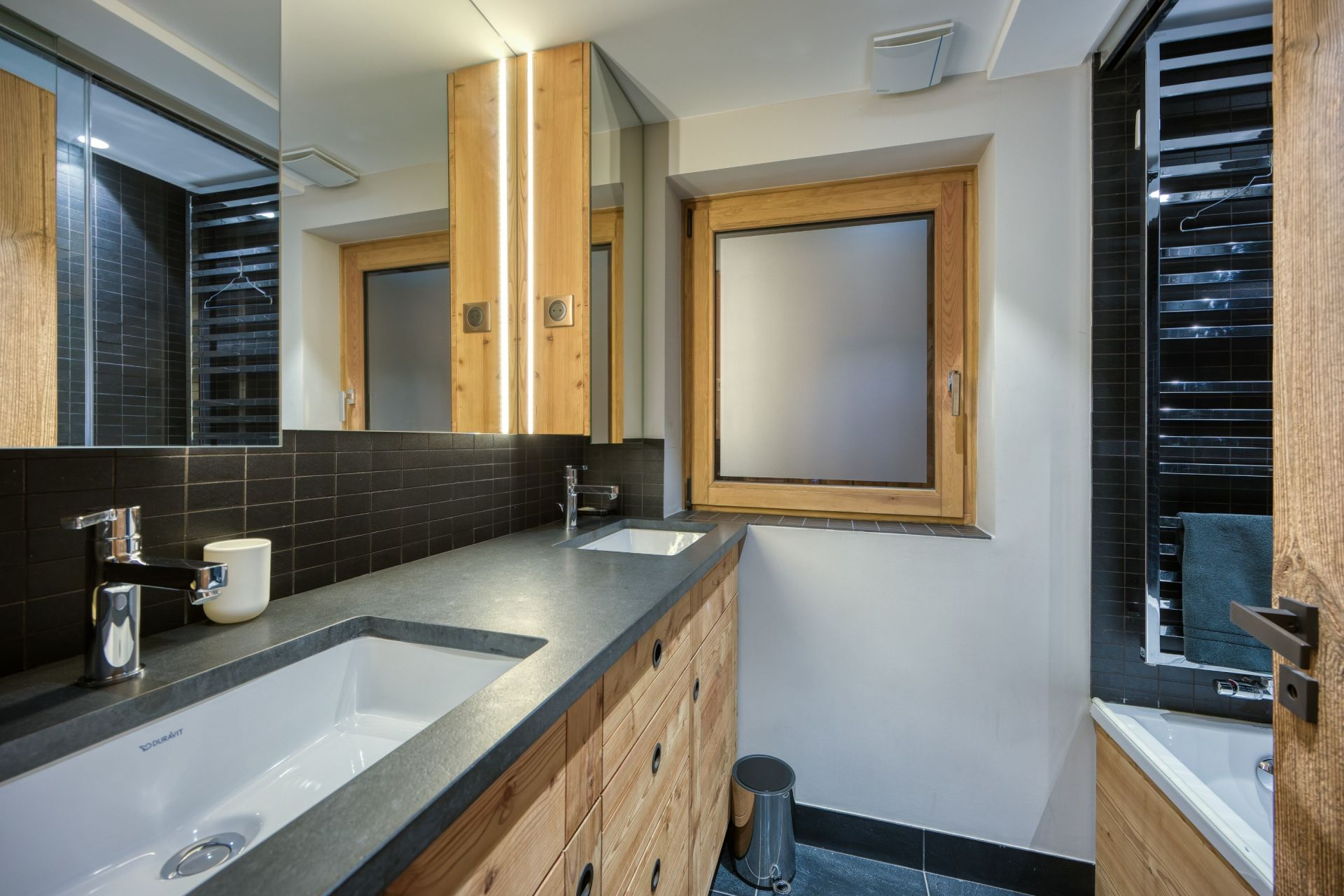 luxury apartment 10 Rooms for sale on MERIBEL LES ALLUES (73550)