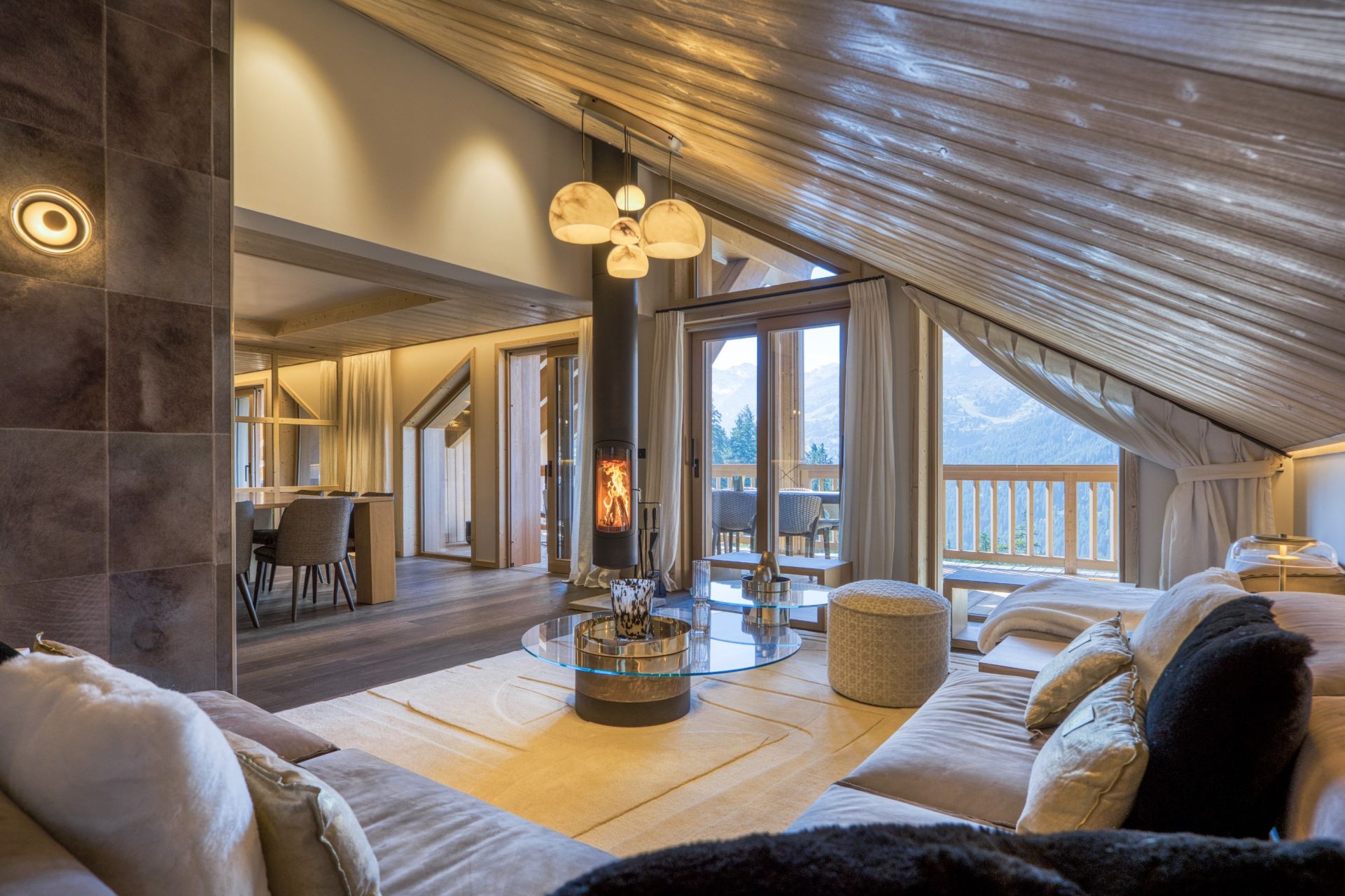 luxury apartment 6 Rooms for sale on MERIBEL LES ALLUES (73550)