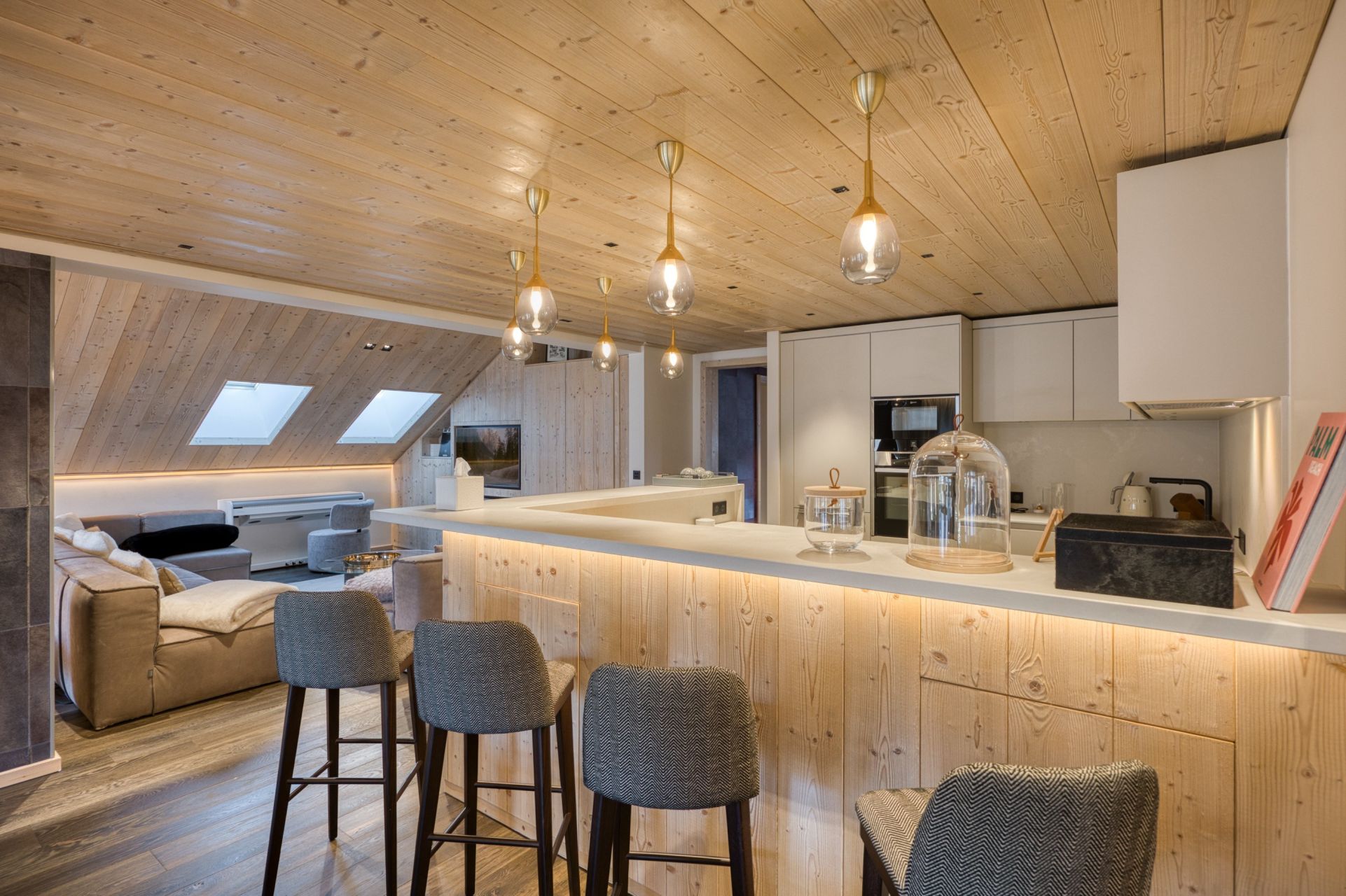 luxury apartment 6 Rooms for sale on MERIBEL LES ALLUES (73550)