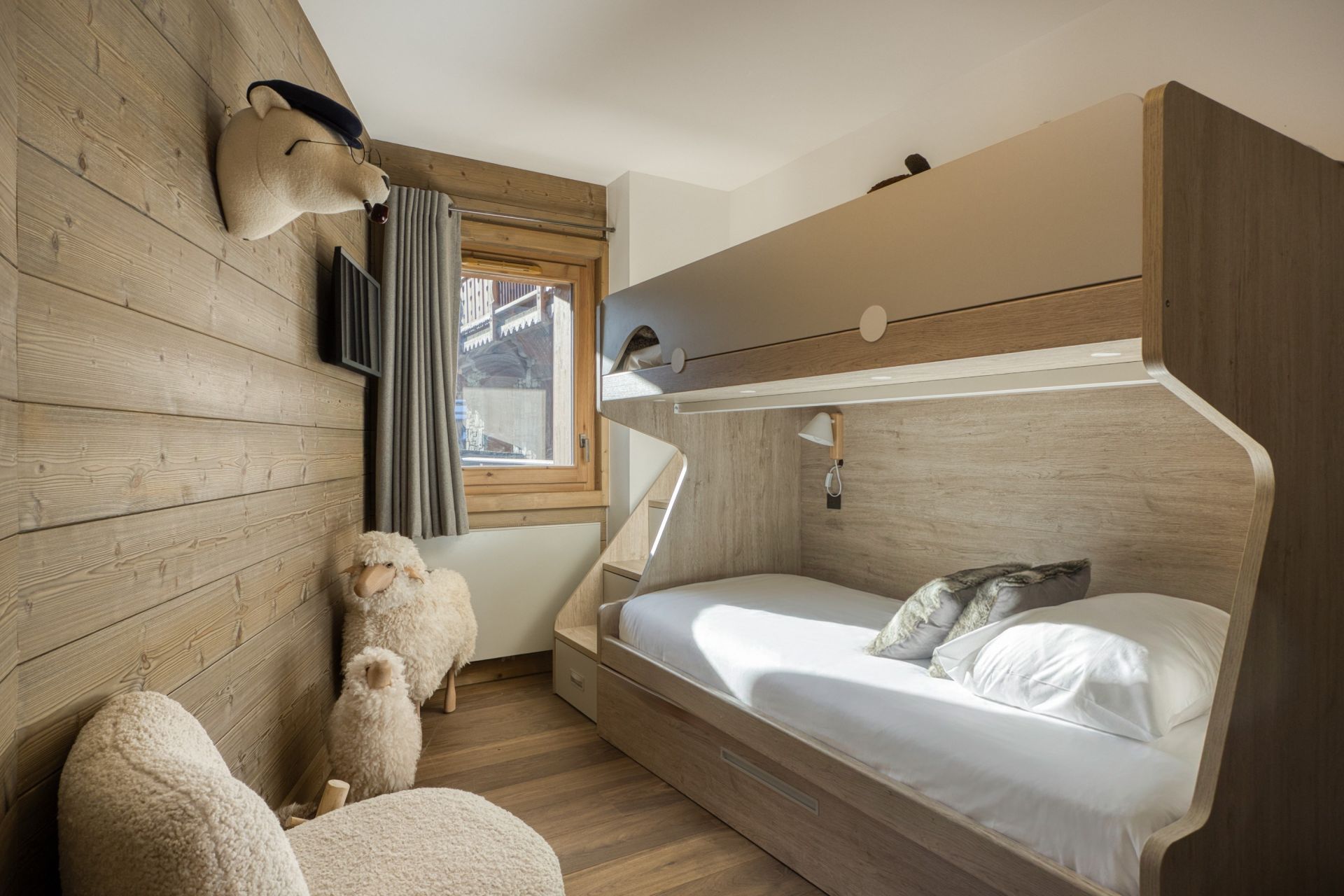 luxury apartment 4 Rooms for sale on MERIBEL LES ALLUES (73550)