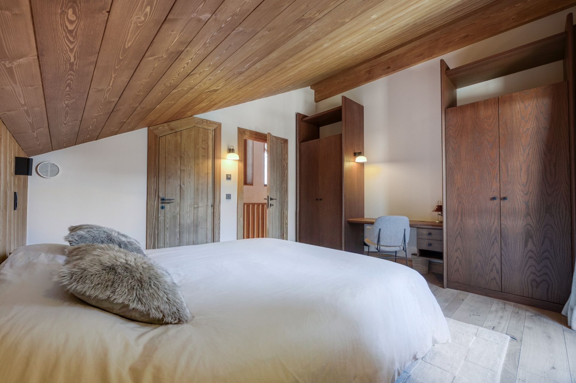 chalet de luxe 6 Pièces en location saisonnière sur MERIBEL LES ALLUES (73550)