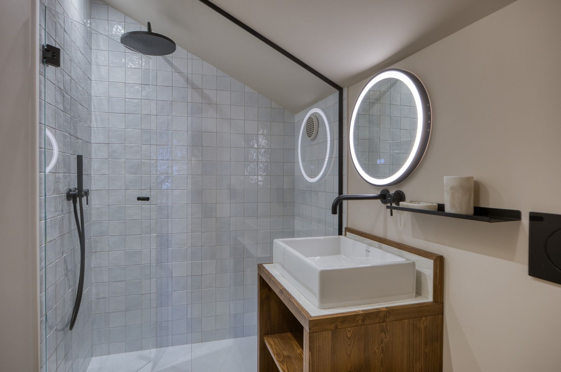 luxury apartment 6 Rooms for seasonal rent on MERIBEL LES ALLUES (73550)