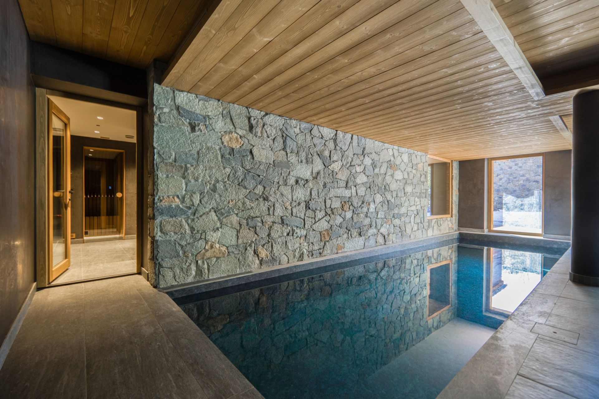 luxury chalet 6 Rooms for sale on MERIBEL LES ALLUES (73550)