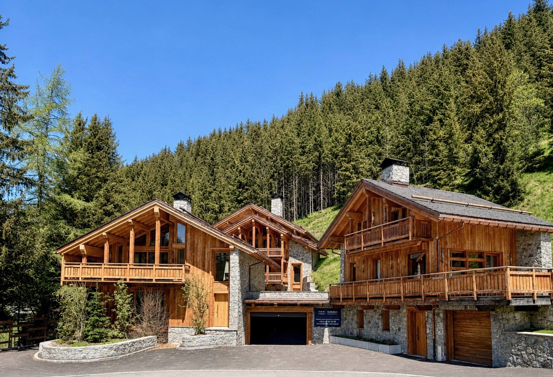 luxury chalet 7 Rooms for sale on MERIBEL LES ALLUES (73550)