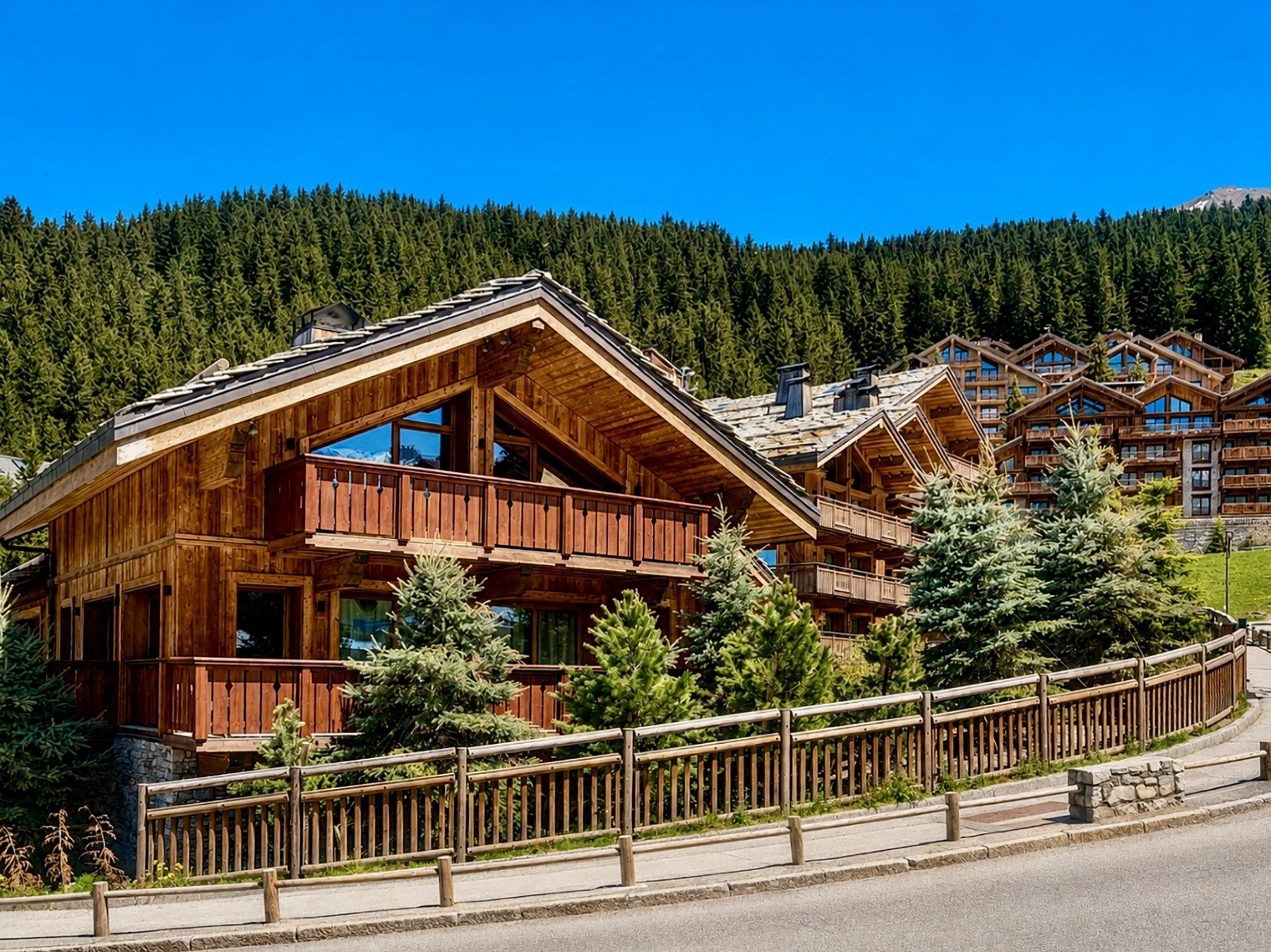 luxury chalet 10 Rooms for sale on MERIBEL LES ALLUES (73550)