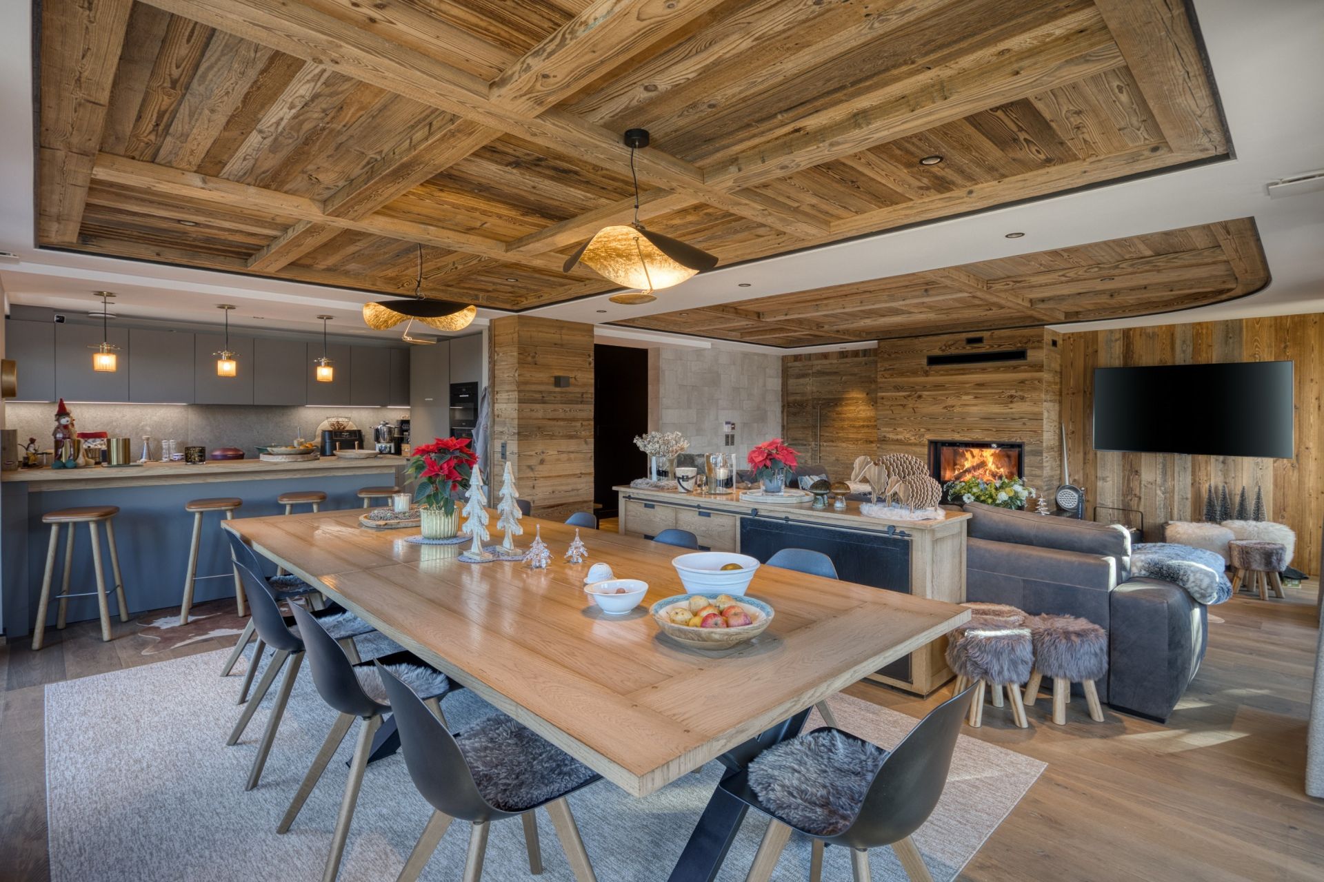 luxury chalet 10 Rooms for sale on MERIBEL LES ALLUES (73550)