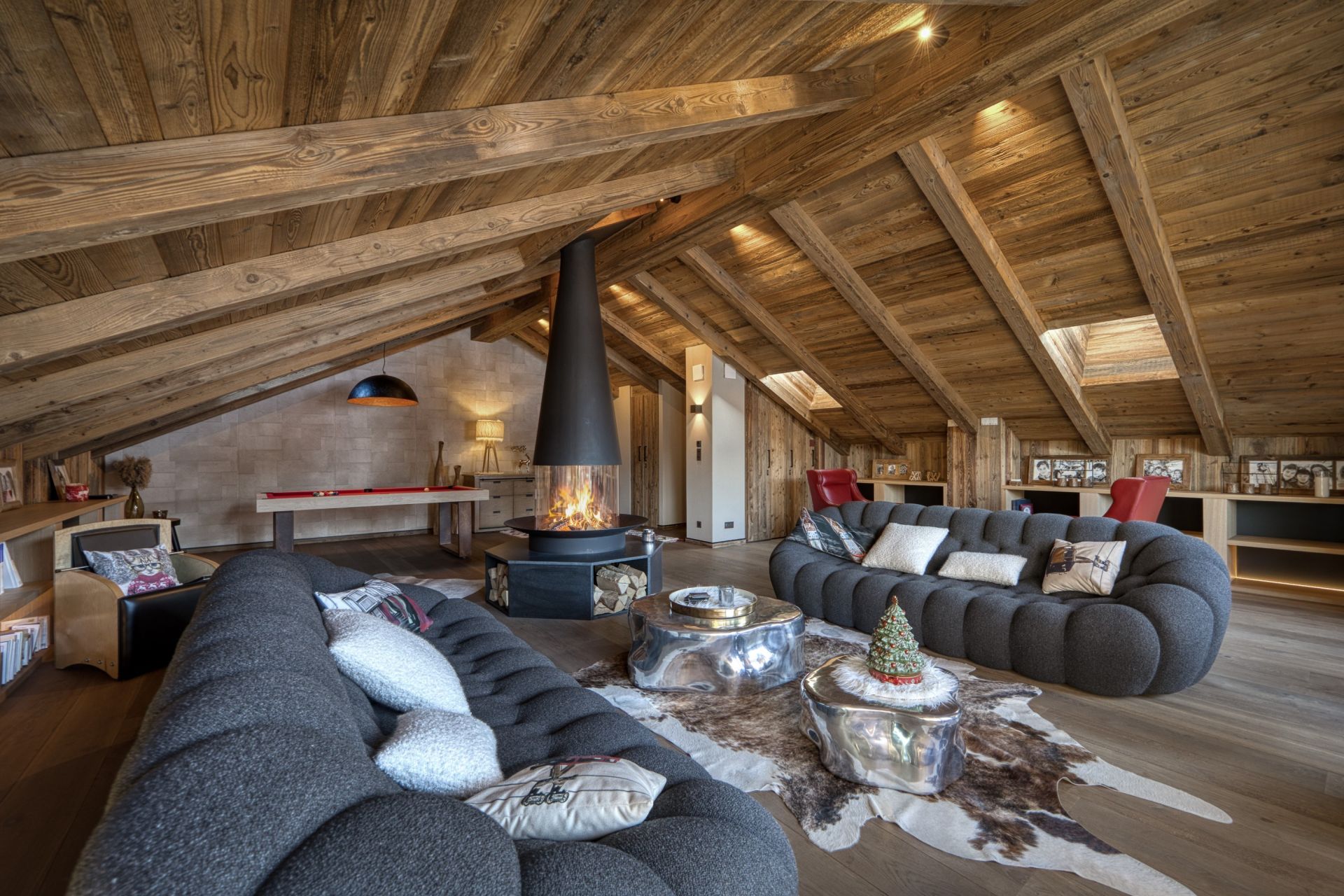 luxury chalet 10 Rooms for sale on MERIBEL LES ALLUES (73550)