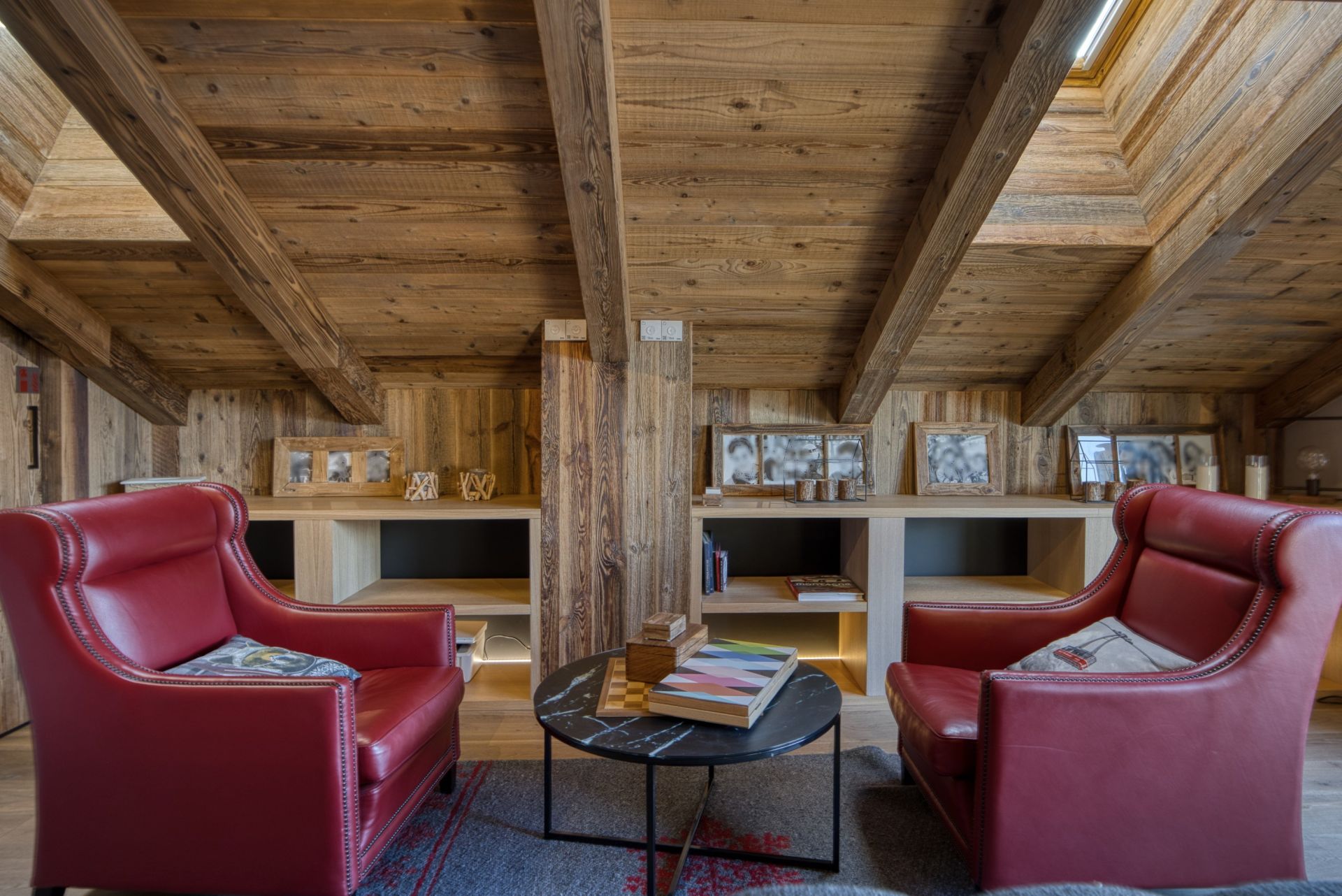 luxury chalet 10 Rooms for sale on MERIBEL LES ALLUES (73550)