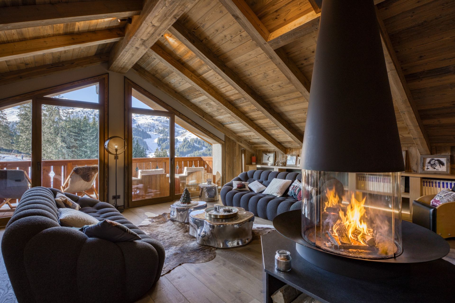 luxury chalet 10 Rooms for sale on MERIBEL LES ALLUES (73550)