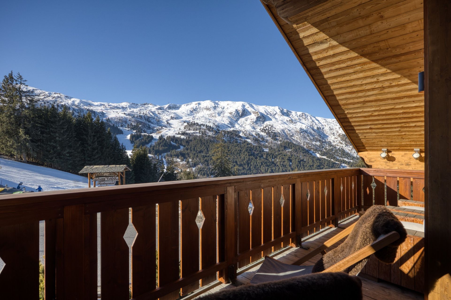 luxury chalet 10 Rooms for sale on MERIBEL LES ALLUES (73550)