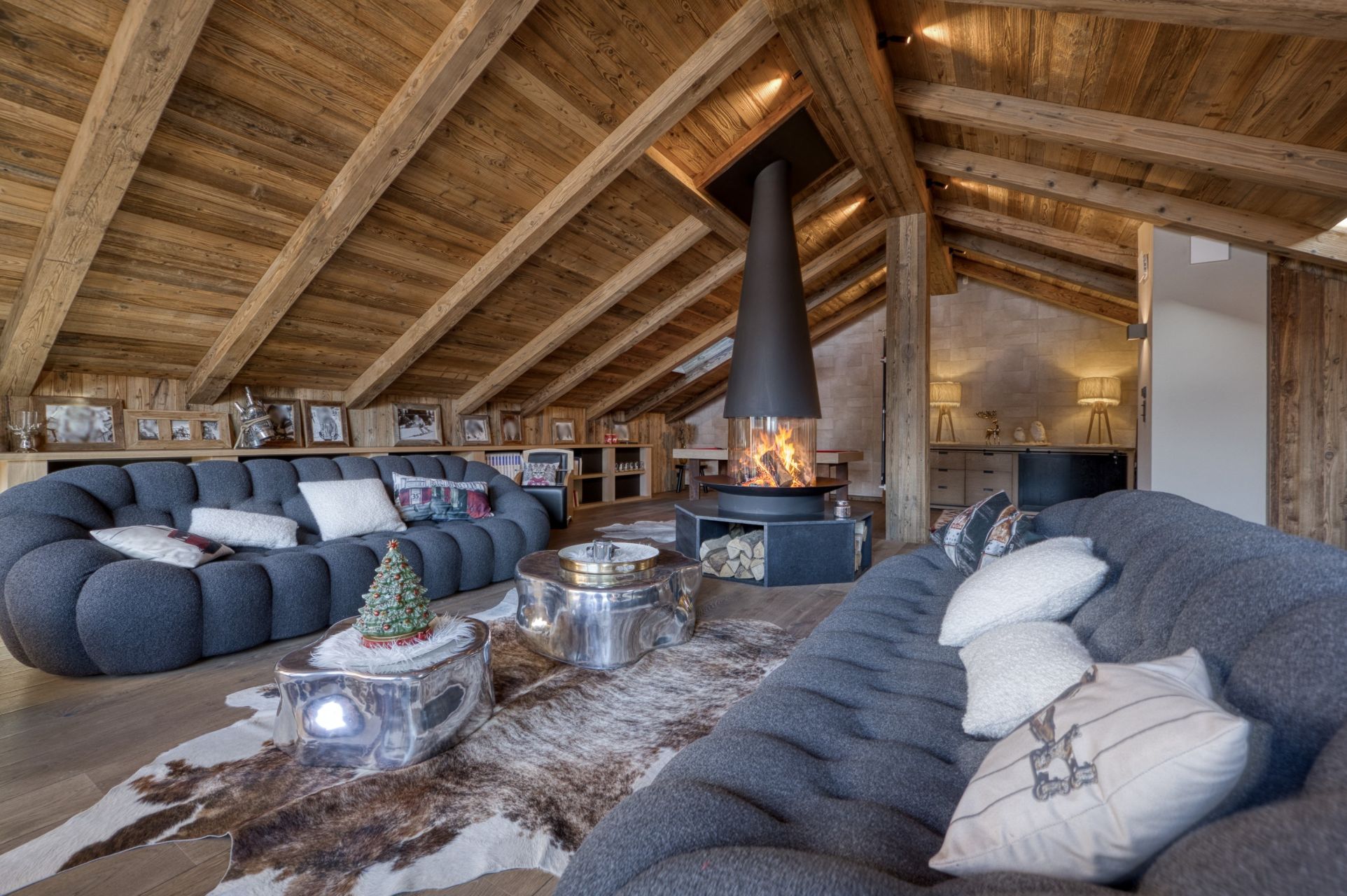 luxury chalet 10 Rooms for sale on MERIBEL LES ALLUES (73550)