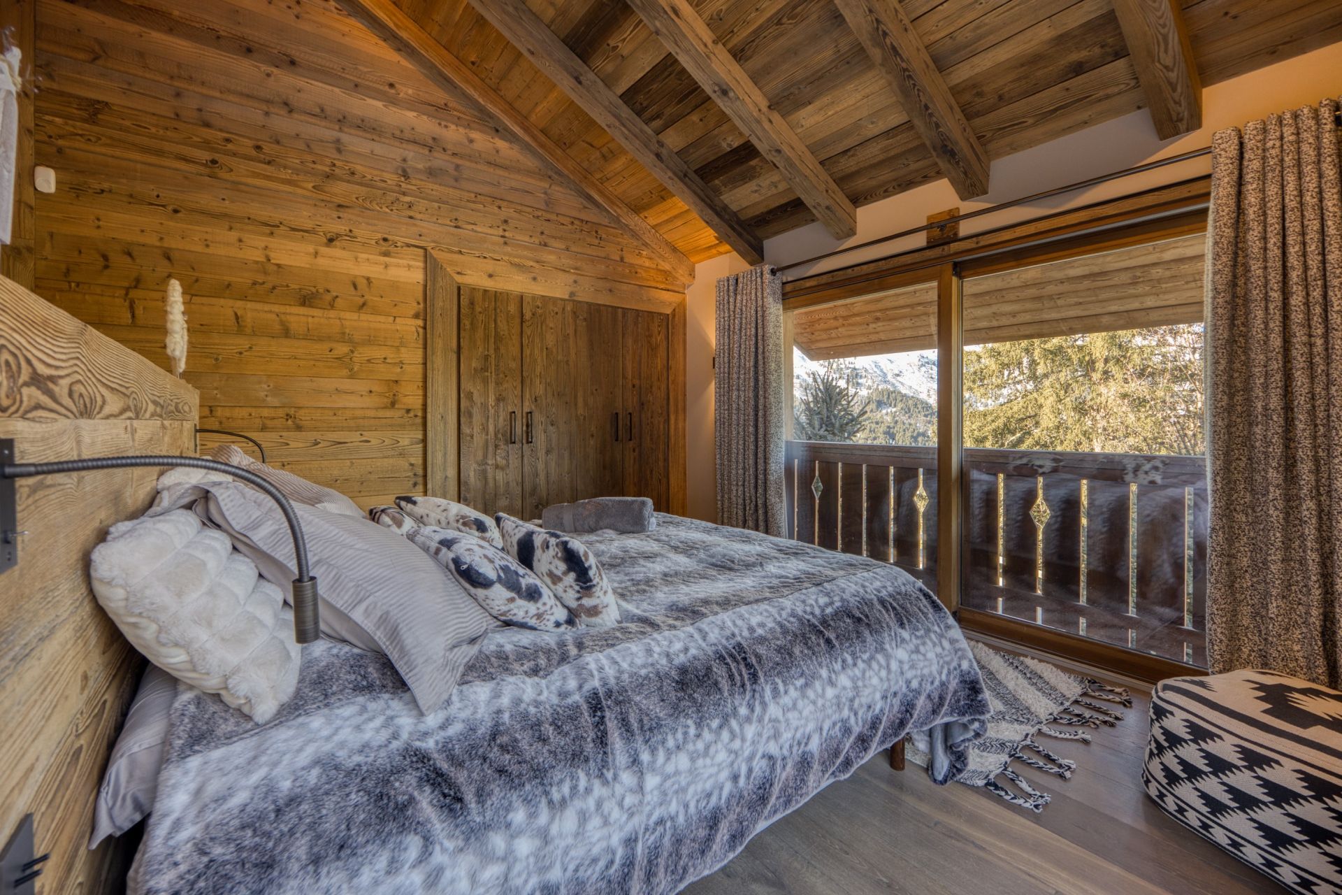 luxury chalet 10 Rooms for sale on MERIBEL LES ALLUES (73550)