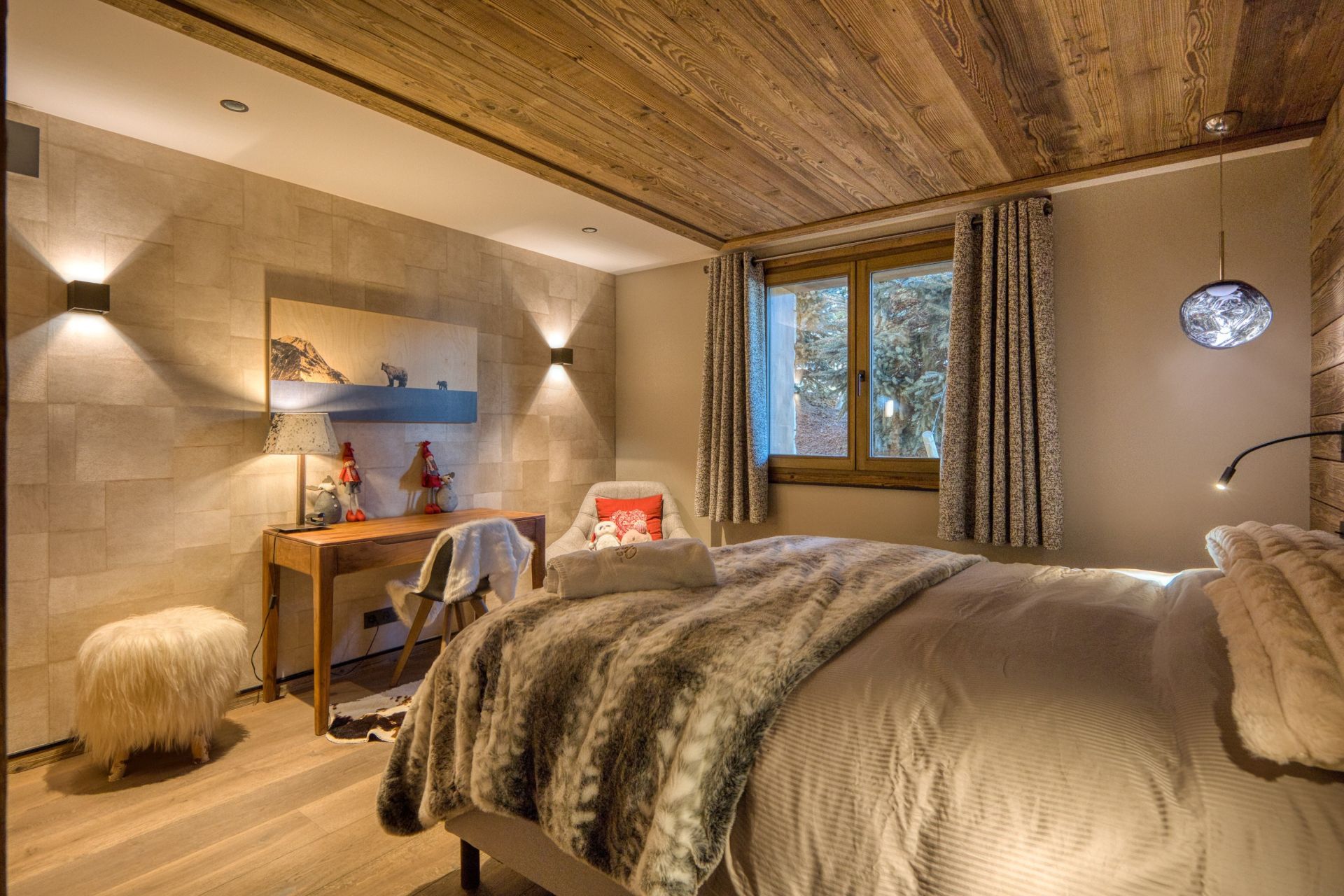 luxury chalet 10 Rooms for sale on MERIBEL LES ALLUES (73550)