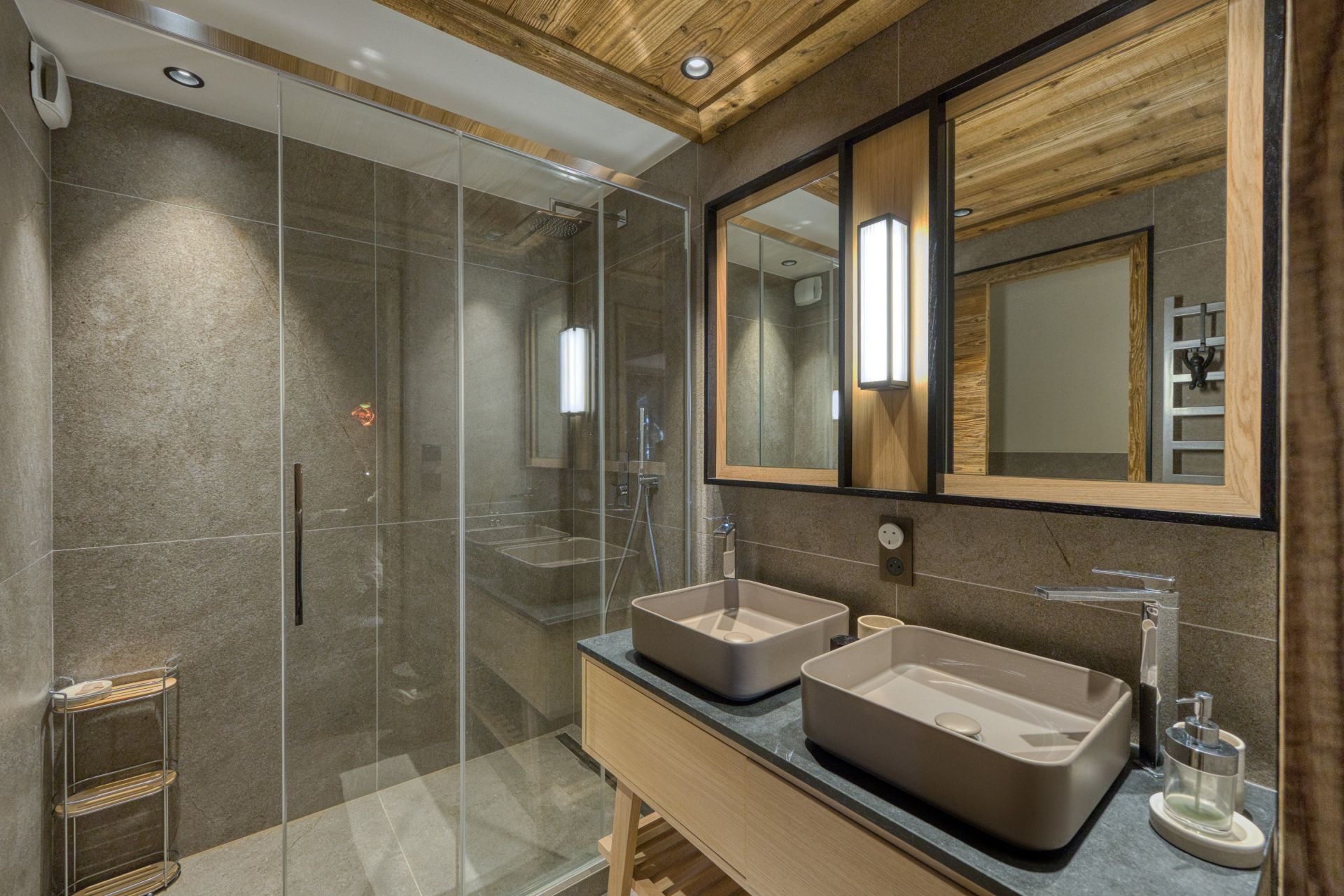 luxury chalet 10 Rooms for sale on MERIBEL LES ALLUES (73550)