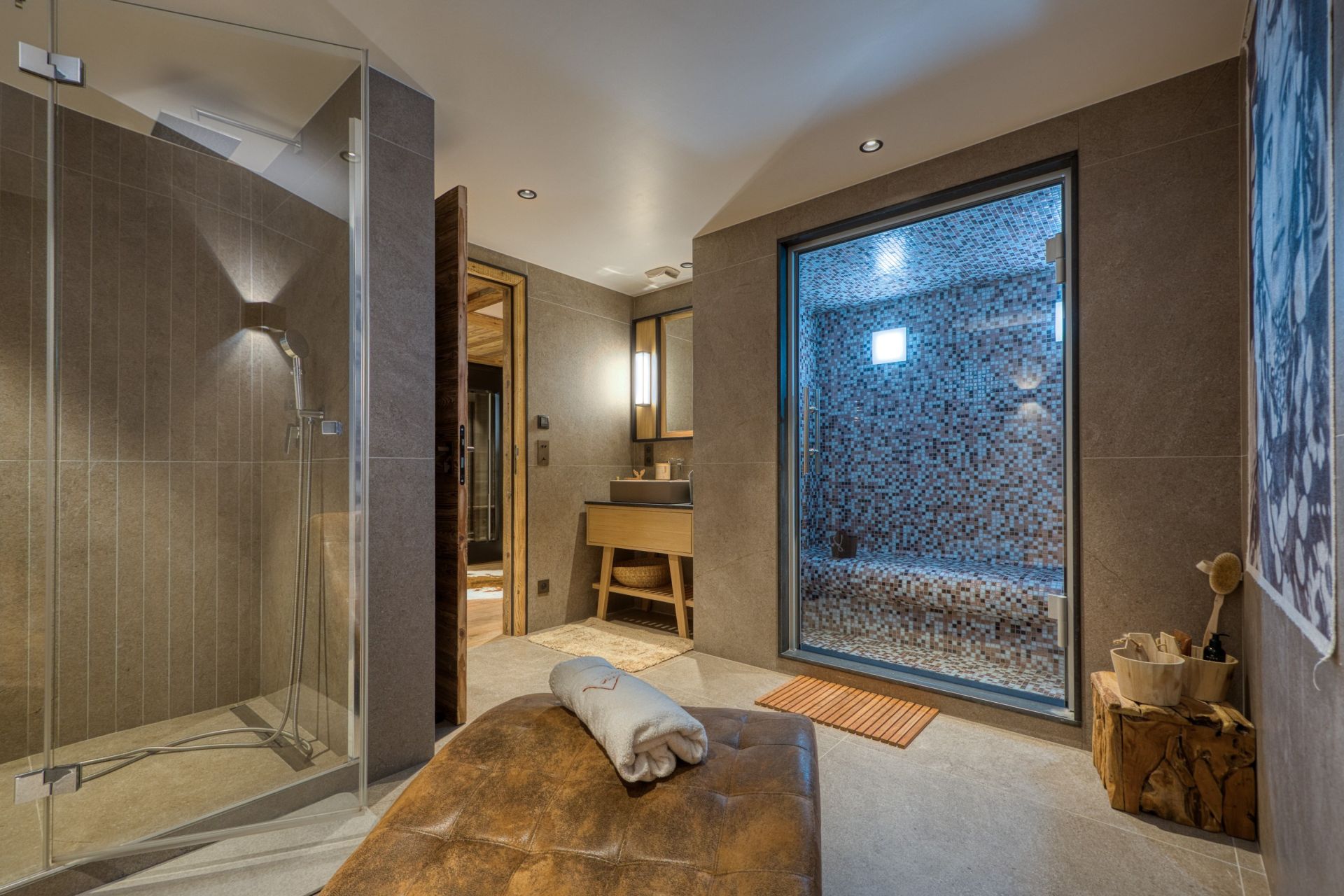 luxury chalet 10 Rooms for sale on MERIBEL LES ALLUES (73550)
