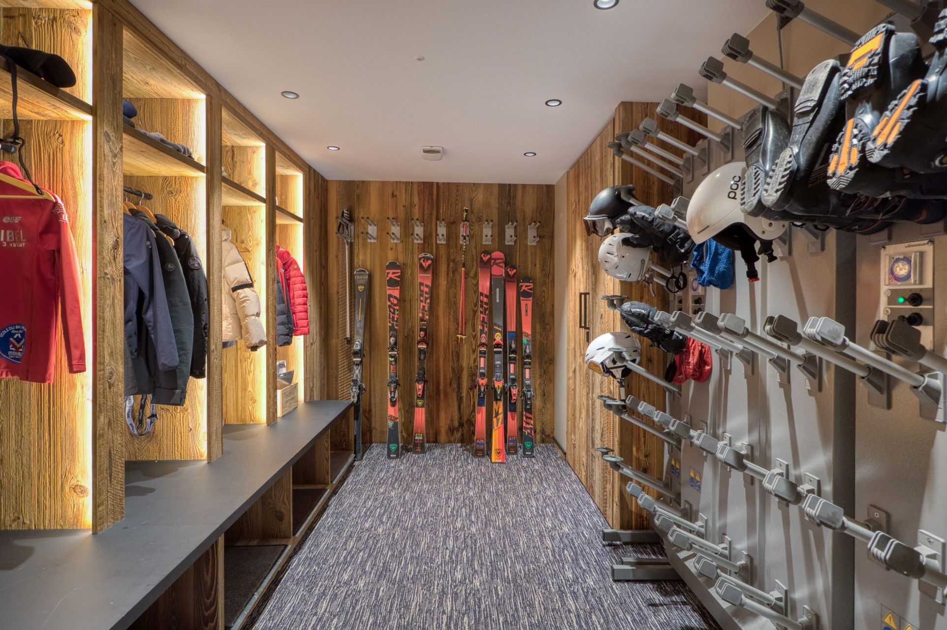 luxury chalet 10 Rooms for sale on MERIBEL LES ALLUES (73550)