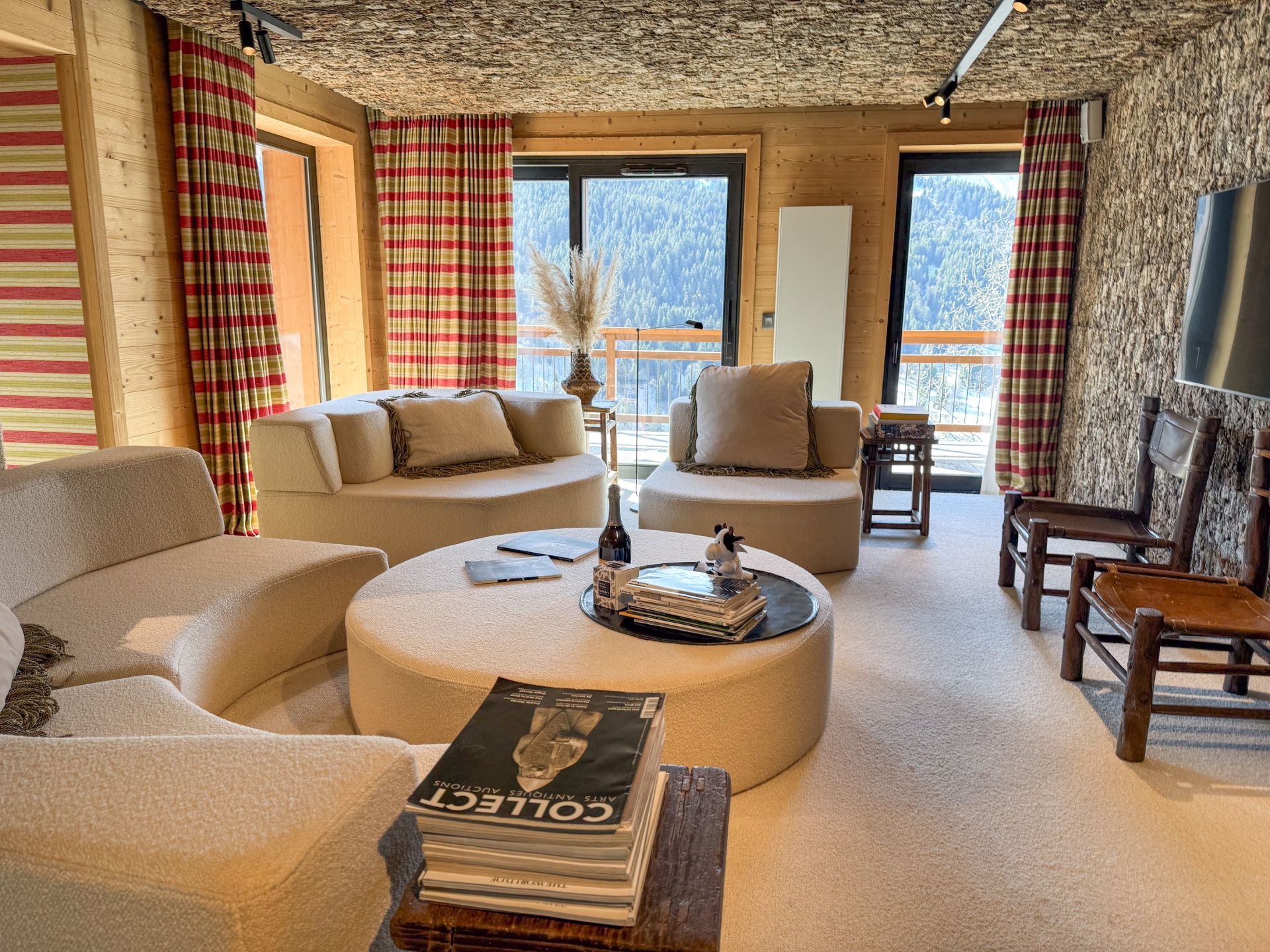luxury chalet 8 Rooms for seasonal rent on MERIBEL LES ALLUES (73550)
