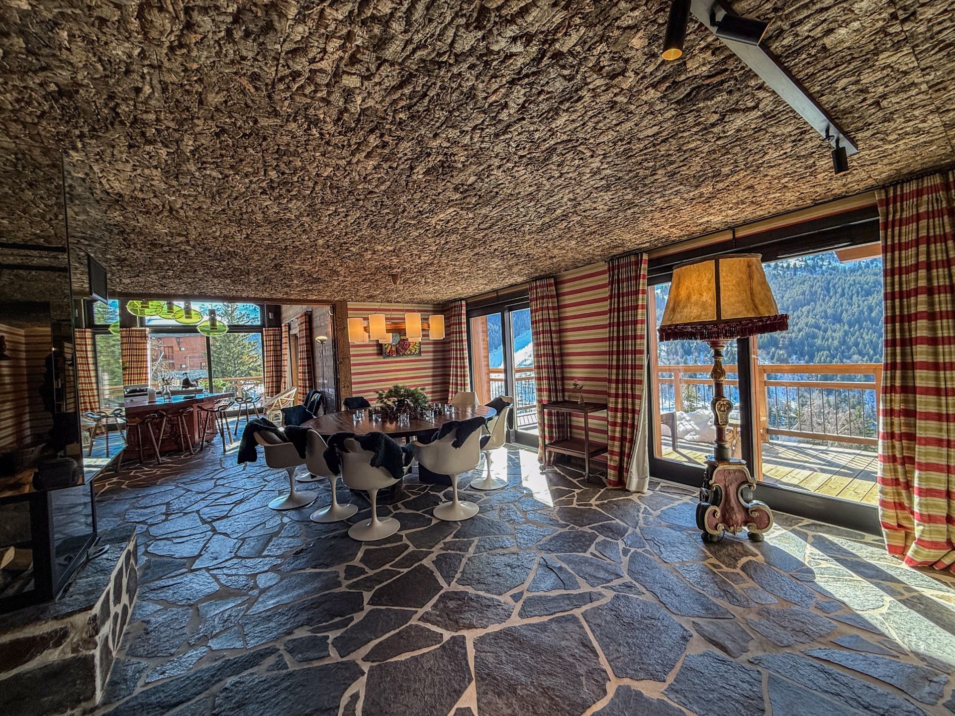 luxury apartment 8 Rooms for seasonal rent on MERIBEL LES ALLUES (73550)