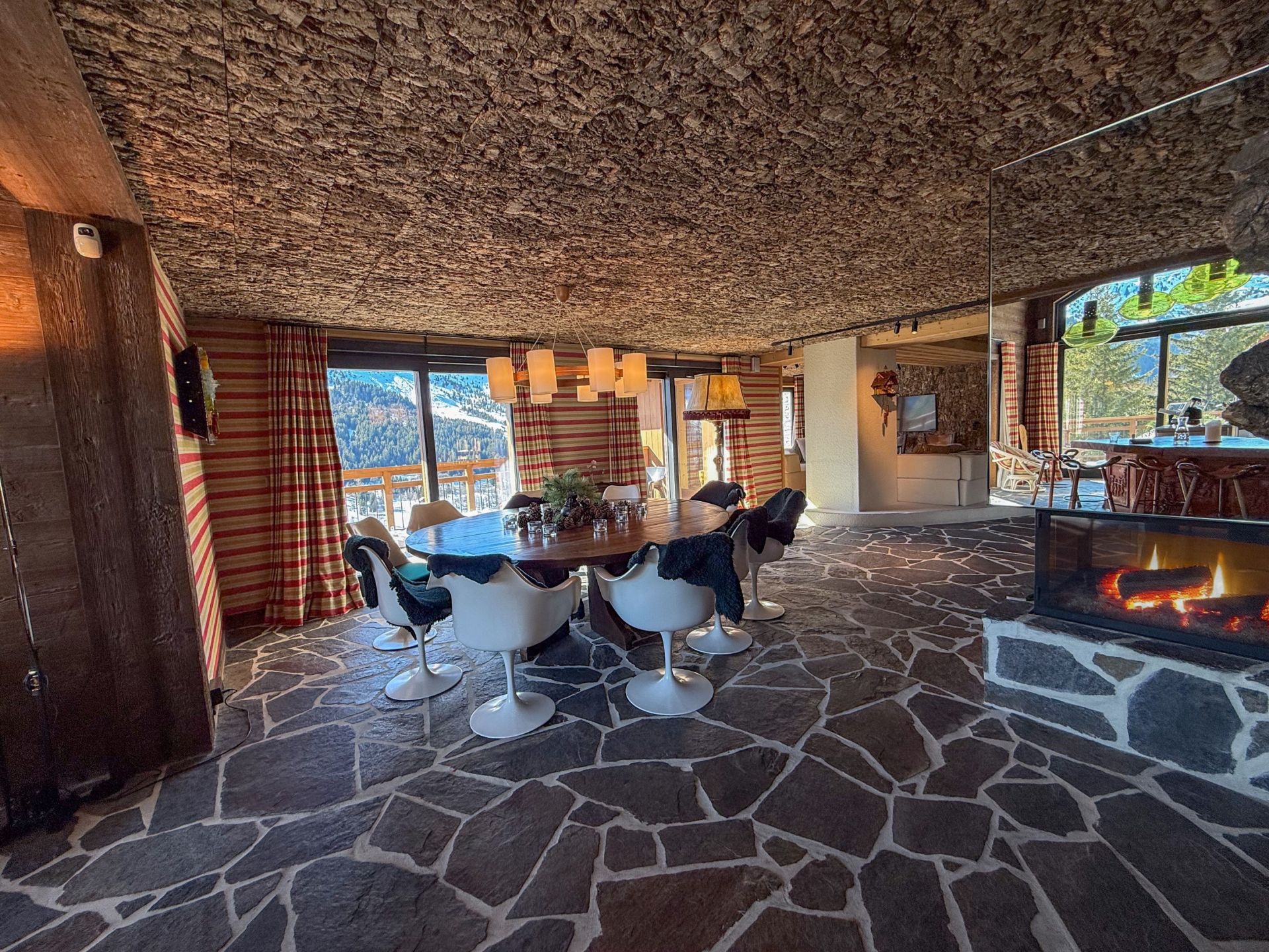 luxury chalet 8 Rooms for seasonal rent on MERIBEL LES ALLUES (73550)