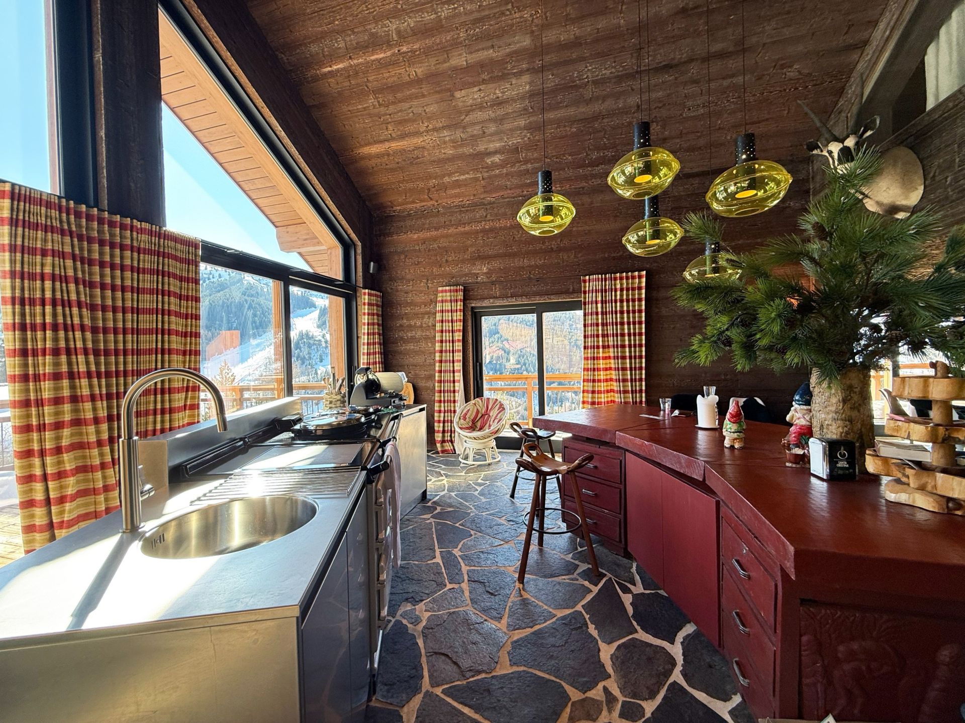 luxury chalet 8 Rooms for seasonal rent on MERIBEL LES ALLUES (73550)