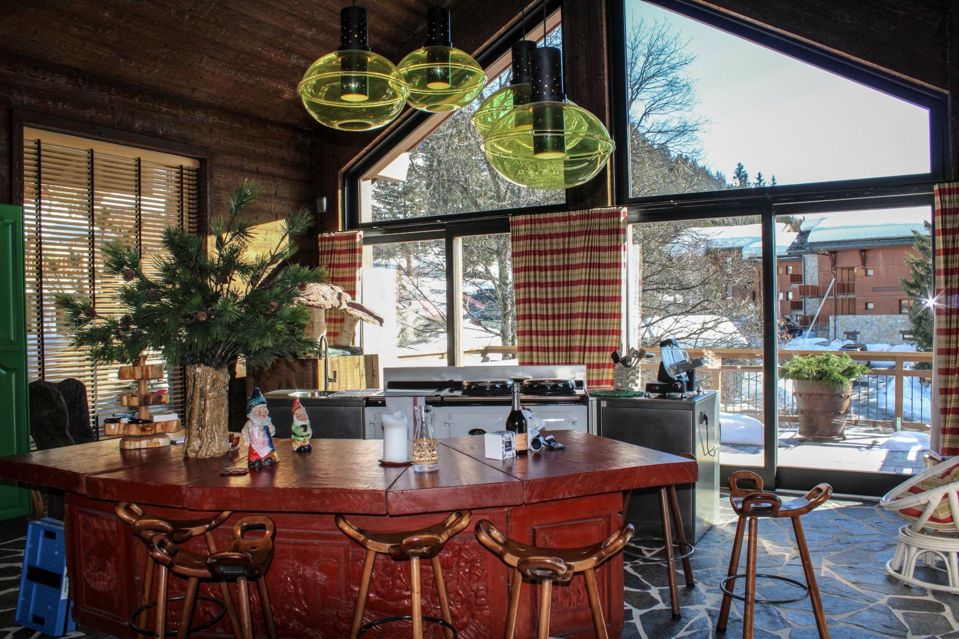 luxury chalet 8 Rooms for seasonal rent on MERIBEL LES ALLUES (73550)