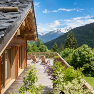 Nos chalets en pleine nature à Méribel : intimité, volumes et vues dégagées